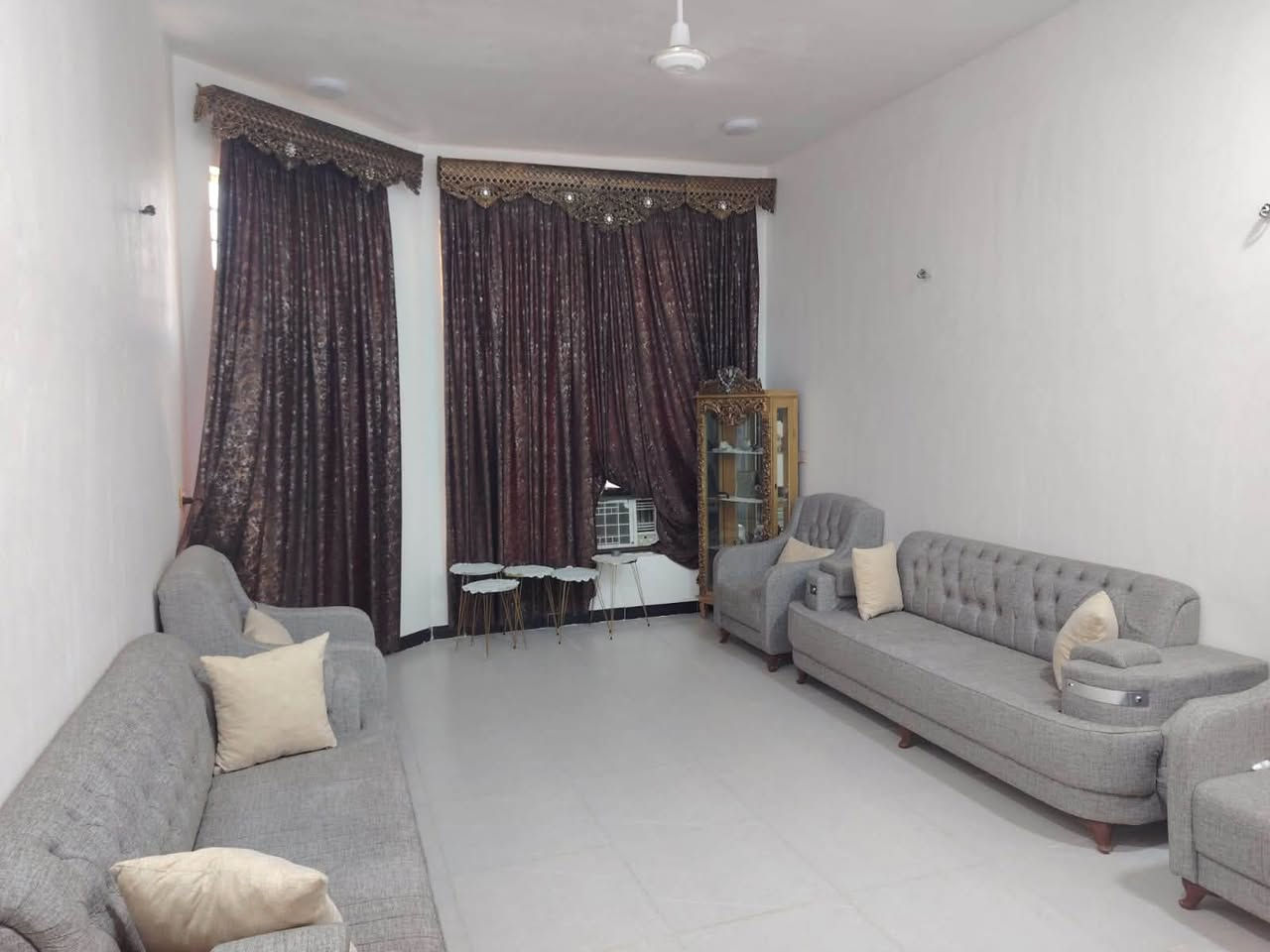🏡 بيت للبيع في حي رحمان – بناء جديد
📐 المساحة: 200م²
🏠 طابقين – بناء حديث ومتعب عليه من كل النواحي

🔹 الطابق الأول:
• غرفتين
• صالة
• مطبخ
• كندور
• مجمع صحيات

🔹 الطابق الثاني:
• غرفتين نوم
• هول
• مجمع صحيات

✅ كافة الخدمات متوفرة:
⚡ كهرباء | 💧 ماء | 🛣️ تبليط
📏 عرض الشارع 10م

📍 الموقع: حي رحمان، قريب على شارع كربلاء
⭐ موقع كلش مميز ومناسب للسكن العائلي.

📞 اتصال: ***********
📲 واتساب: ***********
