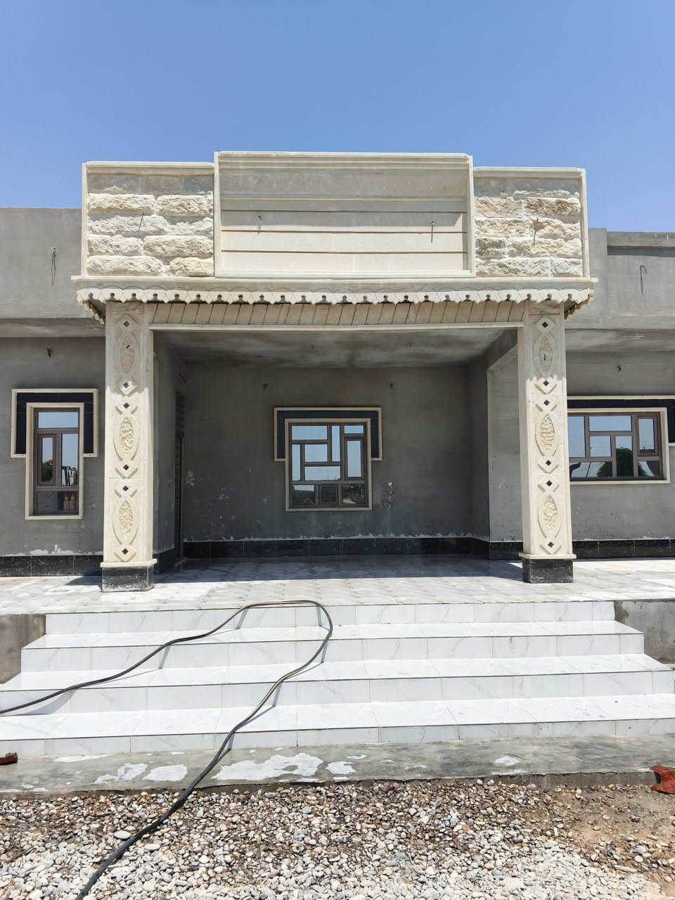 السلام عليكم كادر عمل حجر حلان كرسته وعمل وبلمتر وبسعر مناسب للستفسار ***********
