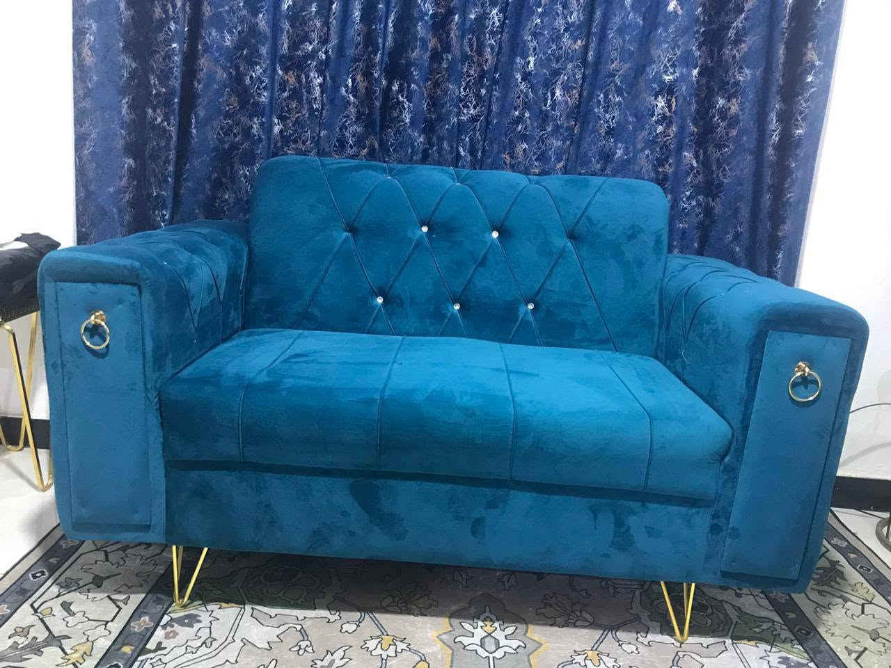 للبيع قنفات وميز  وكاونتر خشب القوي كلش . هذا رقم الصاحب الغراض أني مكلف بالنشر .... ***********
