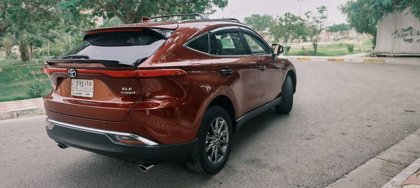 السلام عليكم 
للبيع  Toyota Venza 2021 XLE

 اللون: أحمر
 الموديل: 2021
 الممشى: 45,000 كم
 المحرك: 2.5 هايبرد
 الدفع: AWD دفع رباعي
 القير: أوتوماتيك CVT

 مواصفات وتجهيزات السيارة:

 الداخلية والراحة
• داخلية جلد
• كشنات كهربائية
• تدفئة وتبريد للكشنات
• سستم صوت JBL
• كونترول لمس
• جام 4 أبواب أوتو
• تبريد ما شاء الله ثلج 
• مرآة وسطية عاكسة للضوء
• صندوق كهربائي ذكي
• البيبان والصندوق فتح بصمة
• ترحيب عند الاقتراب من السيارة

 الأمان وأنظمة القيادة
• حساسات أمامية وخلفية
• كاميرا
• رادارات 360 درجة
• مانع تصادم أمامي وخلفي
• توقف ذاتي أمامي وخلفي
• نظام مساعدة/قيادة ذاتية
• أنظمة Toyota Safety Sense
• أنظمة الثبات والفرامل الإلكترونية
• عدة وسائد هوائية

 الإضافات
• سبايدر خلفي
• راكات بلادية
• جنوط ألمنيوم
• دفع رباعي AWD
• نظام هايبرد اقتصادي

 حالة السيارة
• الصبغ: جاملوغ + الباب الأمامي اليمين + البنيد+ لباب الخلفي 
• السيارة واضحة بالفحص وما بيها إخفاء للملاحظات
• مناقصة كلشي والحمدلله
• الصيانة باستخدام دهن Amsoil الأمريكي الأصلي
• بنزين فقط محسن

 سيارة نظيفة ومواصفاتها عالية، والممشى 45 ألف كم.

رقم الشاصي وصور الحادث مع الصور 

 للتواصل: ***********

185 ورقه وبيها مجال

