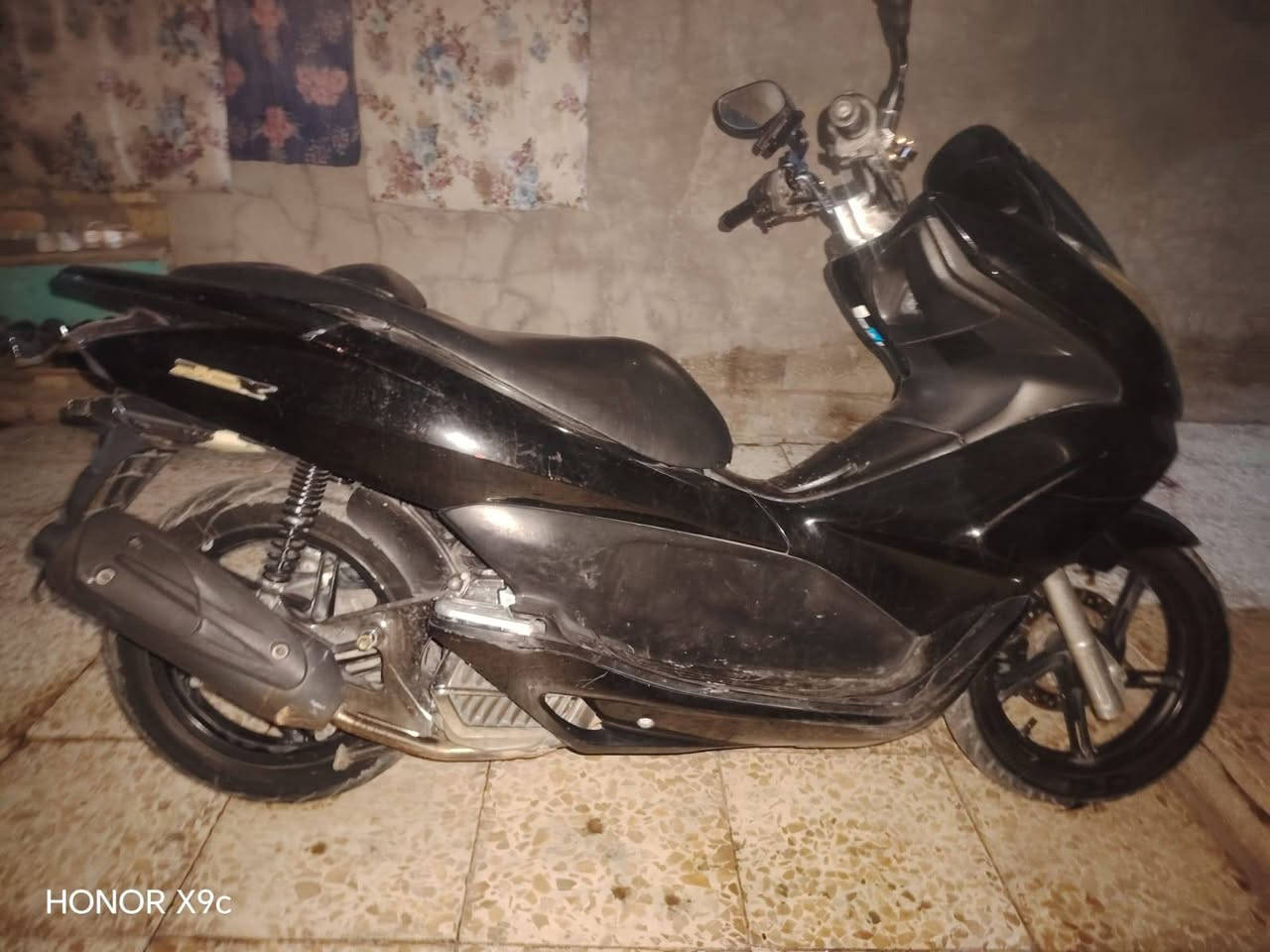 سلام عليكم دراجه بي سي اكس الجيل الأول للبيع السعر مليون و٢٠٠ وبيهه مجال قليل المكان مدينه الصدر رقم الاتصال ***********
