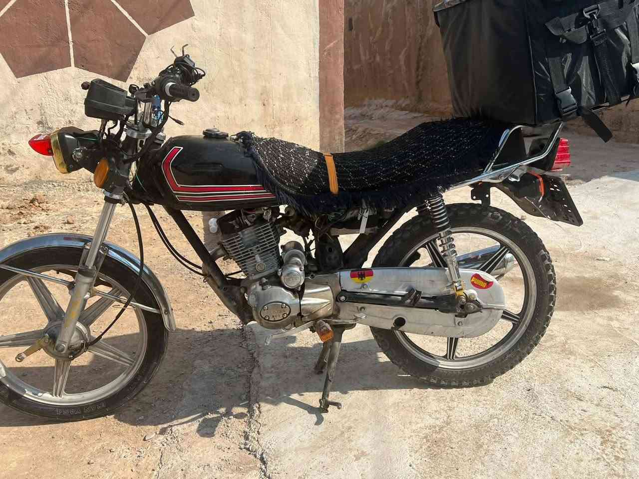 سلام عليكم دراجه للبيع او مراوسه ب اربعه كير 
دراجه جني 5كير موديل 2019 مكينه 200cc كهربائيات شغال دراجه نضيفه ما سلام عليكم دراجه للبيع او مرواسه ب اربع كير 
نضيفه سعر 350و بي مجال رقم ***********
