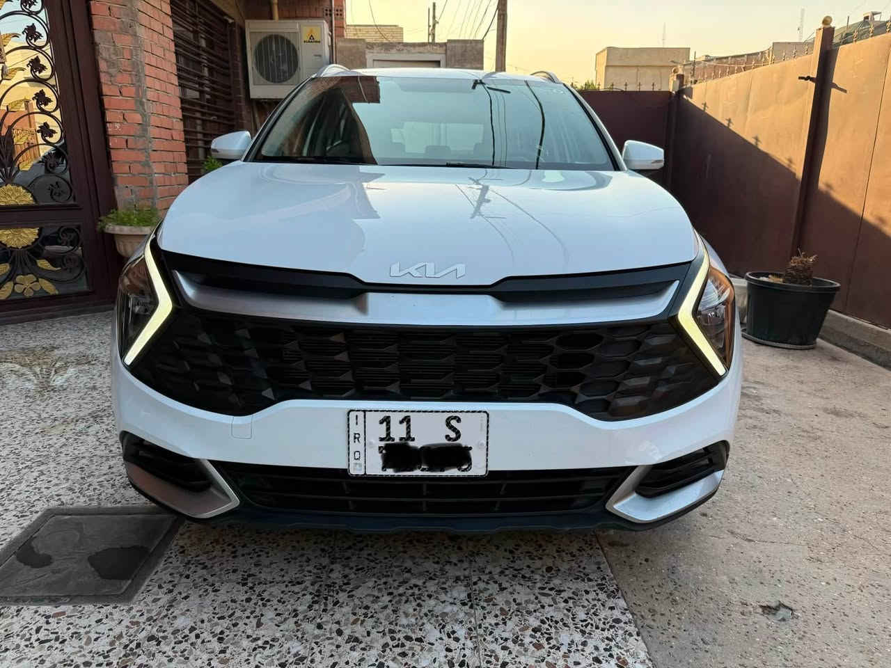 سلام عليكم
كيا سبورتج 2022 خليجي 
مسويلهة صيانة كاملة سيارة رقم بغدادجديد بأسمي سيارة مواصفاتهة  
٦ ايرباك مو ثنين
ويل حجم ١٩  
كامرة خلفية 
حساسات خلفية 
وشحن ubs بالمقاعد الخلفية 
باقي المواصفات معرفة شاشة نفيكيشن شاشة اعطال 
اربعة انظمة قيادة سيارة سويج عدد ٢ 
مري شفط كامرة خلفية متحركة وتو هولد 
هاند بريك دكمة تحكم ستيرن حساسات خلفية 
داخل بيجي مطعم بصاج
سيارة مكفولة من صبغ 
سعر سيارة 186$ ورقه
عنوان سيارة بغداد 
الاتصال على رقم ***********
