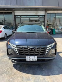 توسان وارد امريكي 2023  السيارة ماشي 35 الف ميل السيارة حادثهة بس دعام...