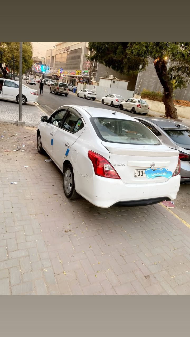 سلام عليكم 
نيسان صني هندي موديل 2019 
مواصفات 
تحكمات ستيرن 
كامرة بالمري 
تراكشن ( مانع تزحلق ) 
نوافذ الامامية كهرباء 
الخلفية ( جوبي ) 
ماشية 124 km
السيارة استخدام شخصي
الادامة 
مازدات جديد بالكارتون 
بكلايتات جديد بالكارتون 
بلوجكترات جديد بالكارتون 
تبريد خير من الله 
دهن كير +فلتر جديد 
صدر جديد قبل شهرين بدلته كامل ونضافتة حالياً 90% 
والسيارة بيها ضربه ومصلحة بالجاملغ الخلفي عكس السايق 
وجاهزة لاخر حبة 
تجي تشوف وتفحص وتشلع عيوني 
وتحويل ثاني يوم 
السيارة مكانها بغداد كرادة خارج شارع سبع قصور . 
والسعر 115$ 
***********
