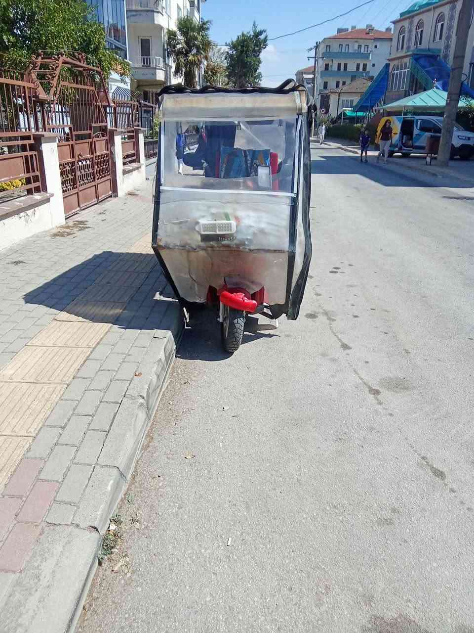 دراجة شحن ثلاث عجلات شرط الشغل ومعاها ملحقات وبطاريات جديدة وايطارات جديدة بالبياع خلف تقاطع درويش ب500...الف ***********
