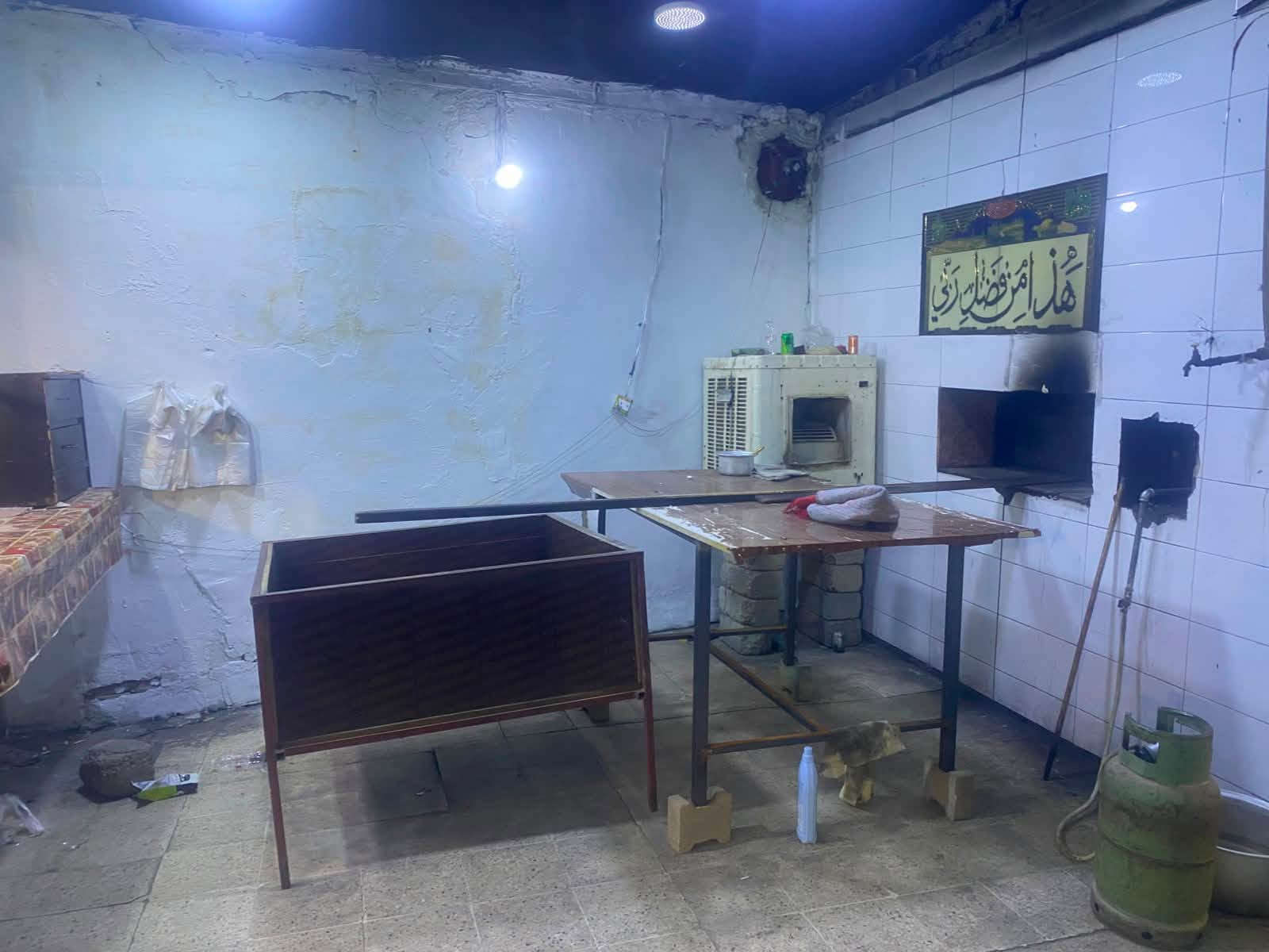 فرن للبيع بتكريت للبيع الفرن جان معزل قبل ليعزل جان يشتغل 100 طاولي فقط منطقه وعزل فتره وفتحته سبوع اشتغل 30 طاولي واكثر وبي جوه ٣ غرف وصحيات و جرابي ثنين للمنام واني مو ابو مصلحه ف اريد ابيعه اجاره 350 دافع ليوم 20 بلشهر ومولد دافع لراس الشهر للاستفسار اكثر ***********
