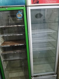 رفوف مال سواق ويهن بعض مواد للبيع عارضات 2 شغالات  بس وحده نقصهه غاز ث...