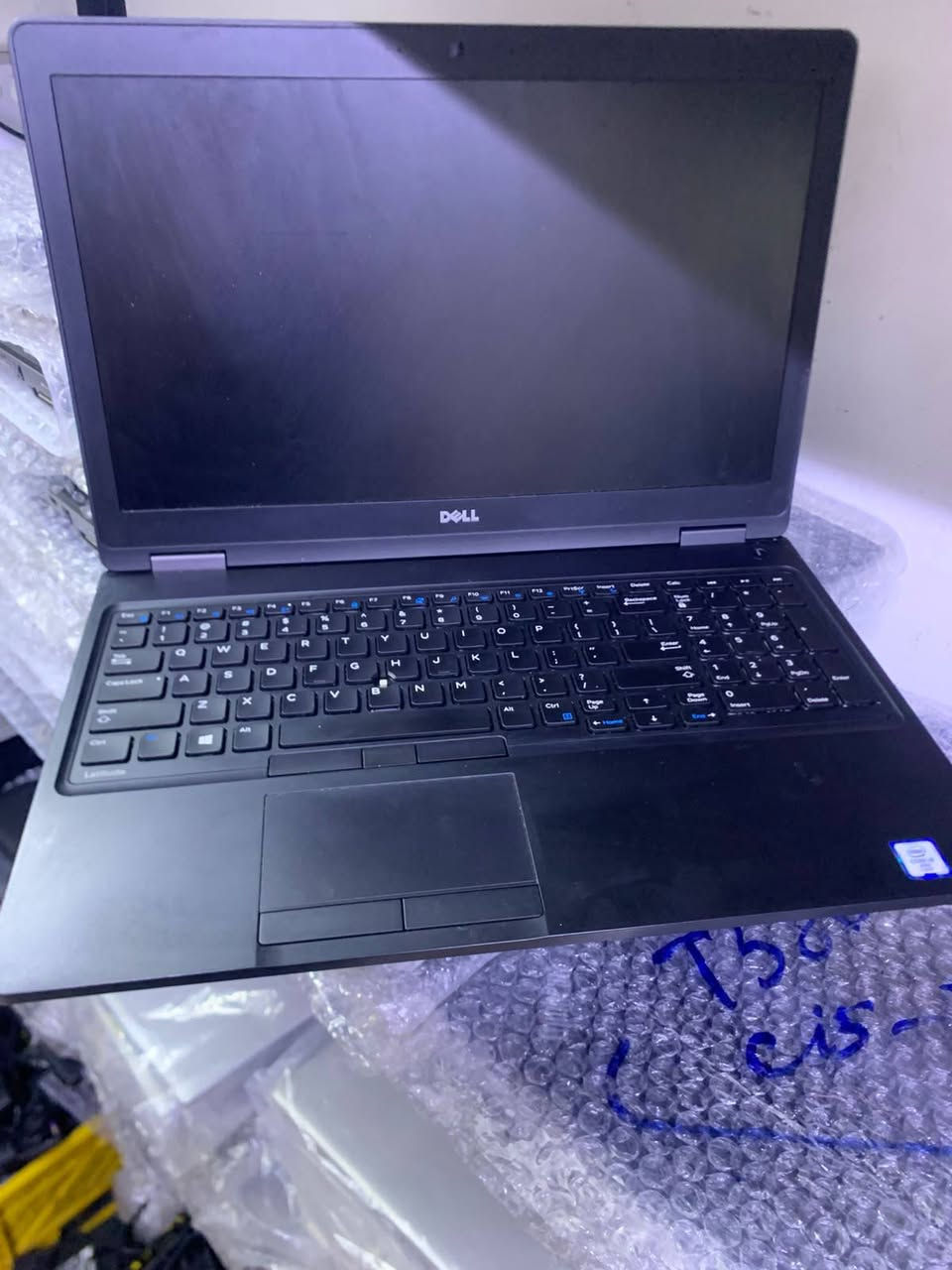 💻 Dell 5570
🔥 المواصفات: 
🔹 المعالج: Intel Core i5 الجيل السادس (6th Gen)
🔹 الرام: 8GB DDR4
🔹 التخزين: 256GB SSD
🔹 كرت الشاشة: Intel HD Graphics (مدمج)
🔹 الشاشة: 15.6 إنج
🔹 يدعم Wi-Fi وBluetooth وكاميرا مدمجة

⚡ الأداء: جهاز عملي ومناسب للدراسة والعمل اليومي، يوفر أداءً جيدًا لتشغيل برامج الأوفيس، التصفح، المحاضرات الأونلاين، وإدارة الأعمال المكتبية. يتميز بشاشة كبيرة مريحة للاستخدام اليومي وهيكل متين من سلسلة Dell Latitude.

✅ مناسب للطلاب والموظفين
✅ سرعة جيدة بفضل SSD
✅ شاشة 15.6 إنج مريحة للعمل والدراسة
✅ يدعم Windows 10 وWindows 11
✅ قابل لترقية الرام والتخزين

🔸 ملاحظة: الجهاز مستعمل (باله) بحالة جيدة، مفحوص وجاهز للاستخدام.

📞 للاستفسار والحجز: ***********
#Dell
#Dell5570
#باله
#لابتوب_مستعمل
#حاسبات
#لابتوبات
#بغداد
#عروض_حاسبات
