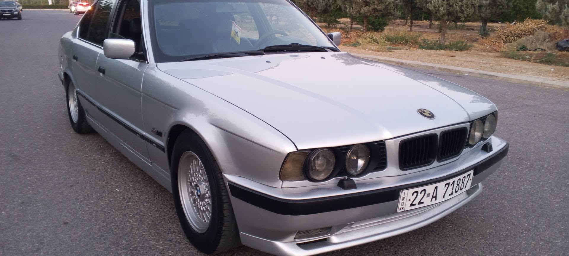 BMW مۆدیل 1990 مەکینە 525 بلادی گێر ئۆتۆماتیک هەموو گیانی کراوەتە 1995 مواسفات فول تەنها سلایت نیە چوار جام کارەبای پێش گەورە و بۆنیت گەورە سوکان و دەژبوول ئێرباگ بەردەگا جلد و فۆڕمیکە کوشن جلد لایت ناو ڕەش زەڕب سەیارەکە بێ لێدرانە پێش و پشتی کەپسە نموونە لە جوانی  تەنها بۆیاغ عام کراوەتەوە لەبەر کاڵ بونەوە سەنەوی و ژینگەی  نوێ یە تا 2030 تحویل و غرامە بەشەرت سعر 56 وەرەقە و مەجالێکی برایانە ۰۷٥۰۳٦٥٤۷٤۷ أربيل, العراق
