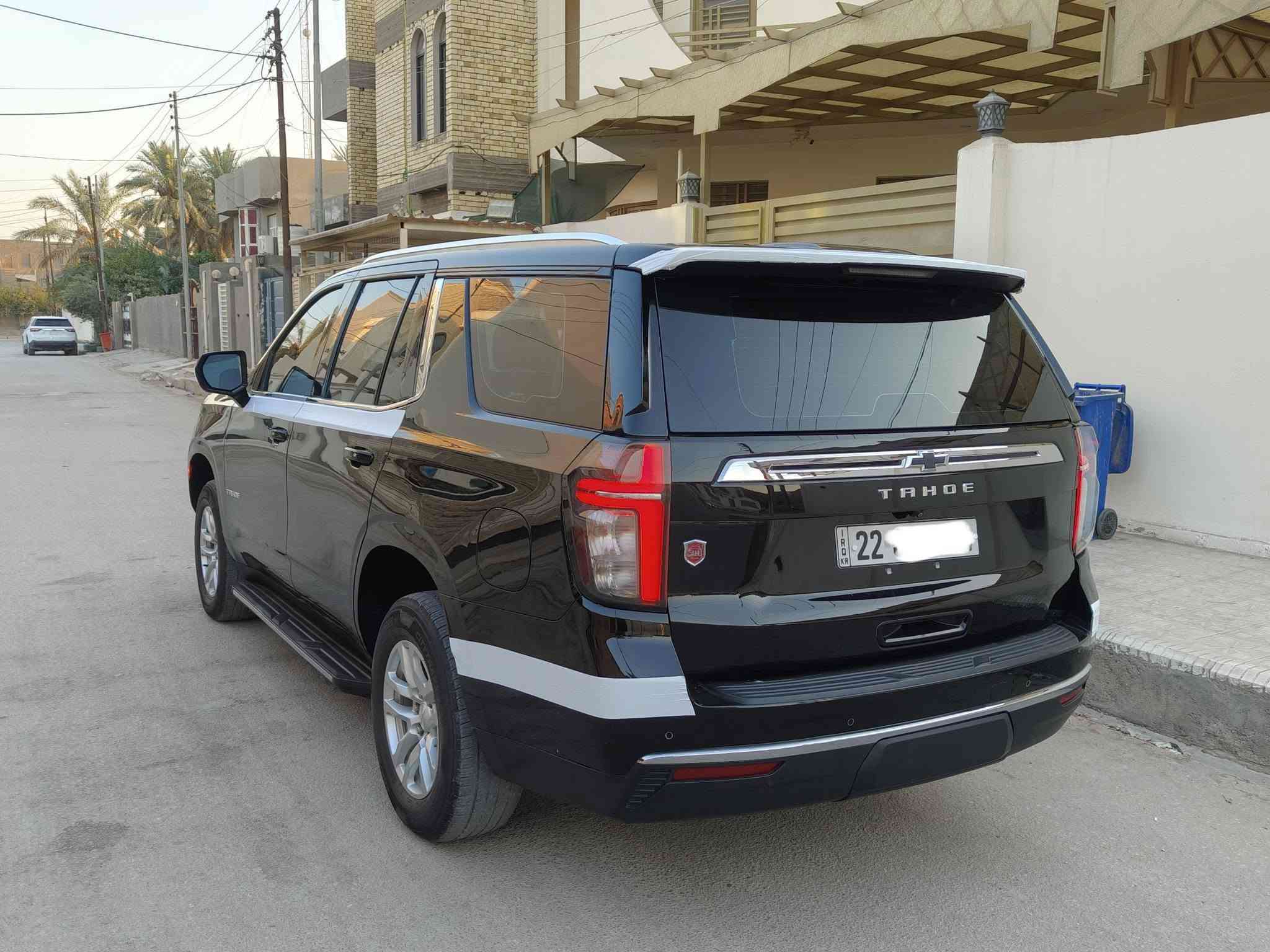 السلام عليكم تاهو  2023  خليجي مضلل بالسنوية فئة LS وكاله المنصور  علامة سوداء مكفولة كفالة حتى الدعاميات 
اصبعين PDR فقط بلجاملغ الخلفي كفاله من الفتح
رقم شمالي اربيل انكليزي محرك 8 سلندر 5300
ماشيه 112 ولا گلوب مشتغل بلدشبول 
المواصفات 
 • بصمة تشغيل وأبواب تشغيل عند بعد
 •مقعد السائق قابل للتعديل كهربائيًا بـ8 وضعيات.
• مقعد الراكب الأمامي قابل للتعديل 
• صف ثاني قابل للطي بنسبة 60/40.
• صف ثالث قابل للطي بالكامل لتوسيع مساحة التخزين الخلفية
• نظام دخول ذكي بدون مفتاح (Keyless Entry)
• إضاءة داخلية LED
• دعم Apple CarPlay وAndroid Auto (لاسلكي)
• كاميرا رؤية خلفية عالية الدقة
•اوتو هولد
•كشنات كهرباء
•رادرات اماميه وخلفية وجانبية
• تنبيه الاصطدام الأمامي.
• فرملة طوارئ تلقائية.
• نظام الحفاظ على المسار.
• مساعد التوجيه.
• إنذار المشاة الأمامي.
• مساعد الإضاءة العالية التلقائي.
• كاميرا خلفية.
• حساسات ركن خلفية.
• نظام StabiliTrak للتحكم الإلكتروني بالثبات
السياره جديده جدا بمعنى الكلمه على وضع الشركه 
مابيها اي نقص السعر 410
للاستفسار ‏***********
