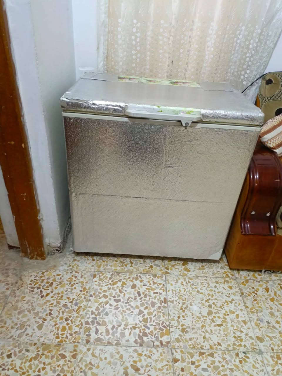 سلام عليكم عندي بوفيه ومجمده للبيع نظيفات كلش المجمده 75 و البوفيه 100 وبيهن مجال الي حاب يشتري يتصل على هذا الرقم ***********
