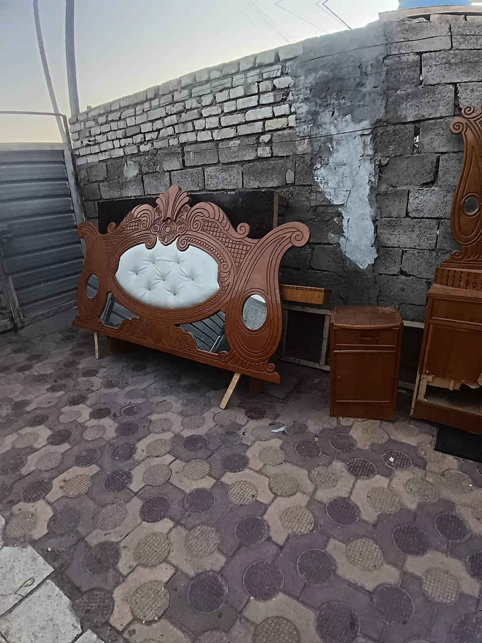 سلام عليكم جربايه + دوشك نضيف + ميز توليت وملحقاته + زاويه نضيفه ميز واليت بي باب مكسوره السعر 75
بيه مجال بسيط كلش بغداد شهداء العبيدي ***********
