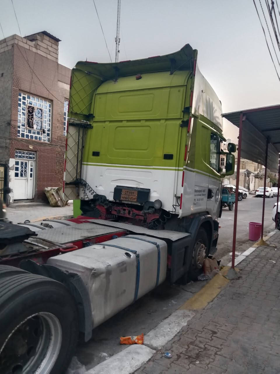 سلام عليكم سكانيه راس وعربانه 420 انجكتر خطين مديل 2003 سيار جاهزه للعمل السعر 225 $ رقم الهاتف***********
