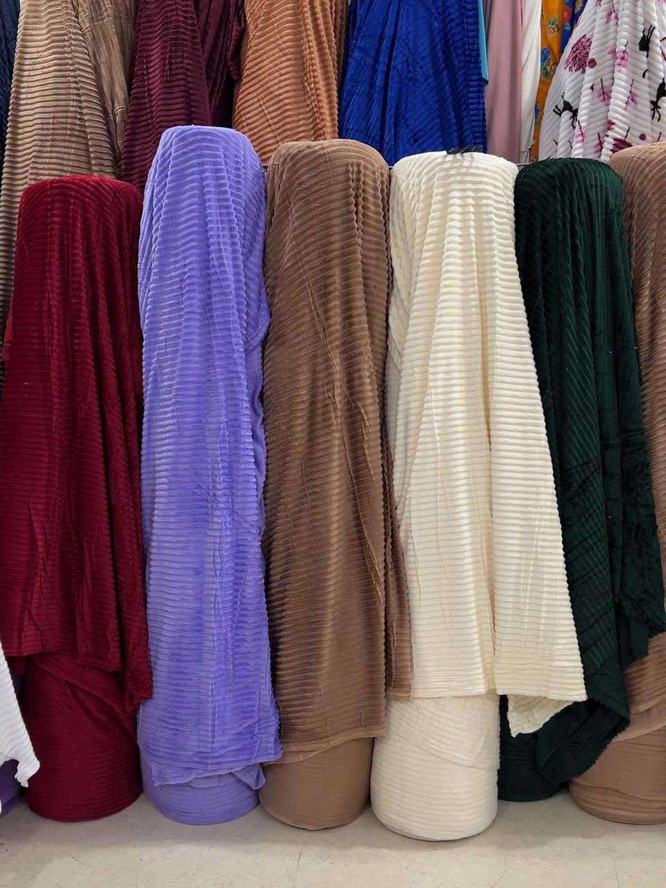 اعزازي صور الخاولي المقلم الساده 
توصيل متوفر لكل المحافظات 🔔🔔

#اقمشة_ابو_سجاد_الجياشي

نص مكتوب في الصور:
- خاولي مقلم ساده المتر ب 2500