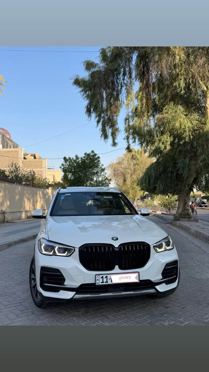 السلام عليكمBmw  X5 XDrive
للبيع 
موديل 2022
الممشى 70 الف 
المواصفات 
داخل ابيض بلادي 
شاشه كبيره 
داتشو 
رادارات فول
بنوراما روز الوان 
بردات خلفيه 
كشنات كهرباء تدفئه + خزن ميموري
كير كرستال 
لايتات ليزري 
صندوق كهرباء 
الحادث بنيد فقطط بدون اي دواخل وبدون اي ايرباك 
ملاحظة سيرفس كامل بدون اي مسج 
مكان بغداد الكاظميه 
للاستفسار الاتصال ***********
