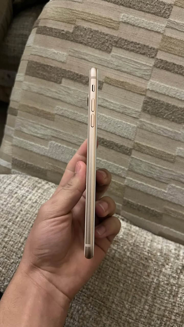 آيفون ٨ بلس • ٦٤ غ.ب. • بطارية ١٠٠٪