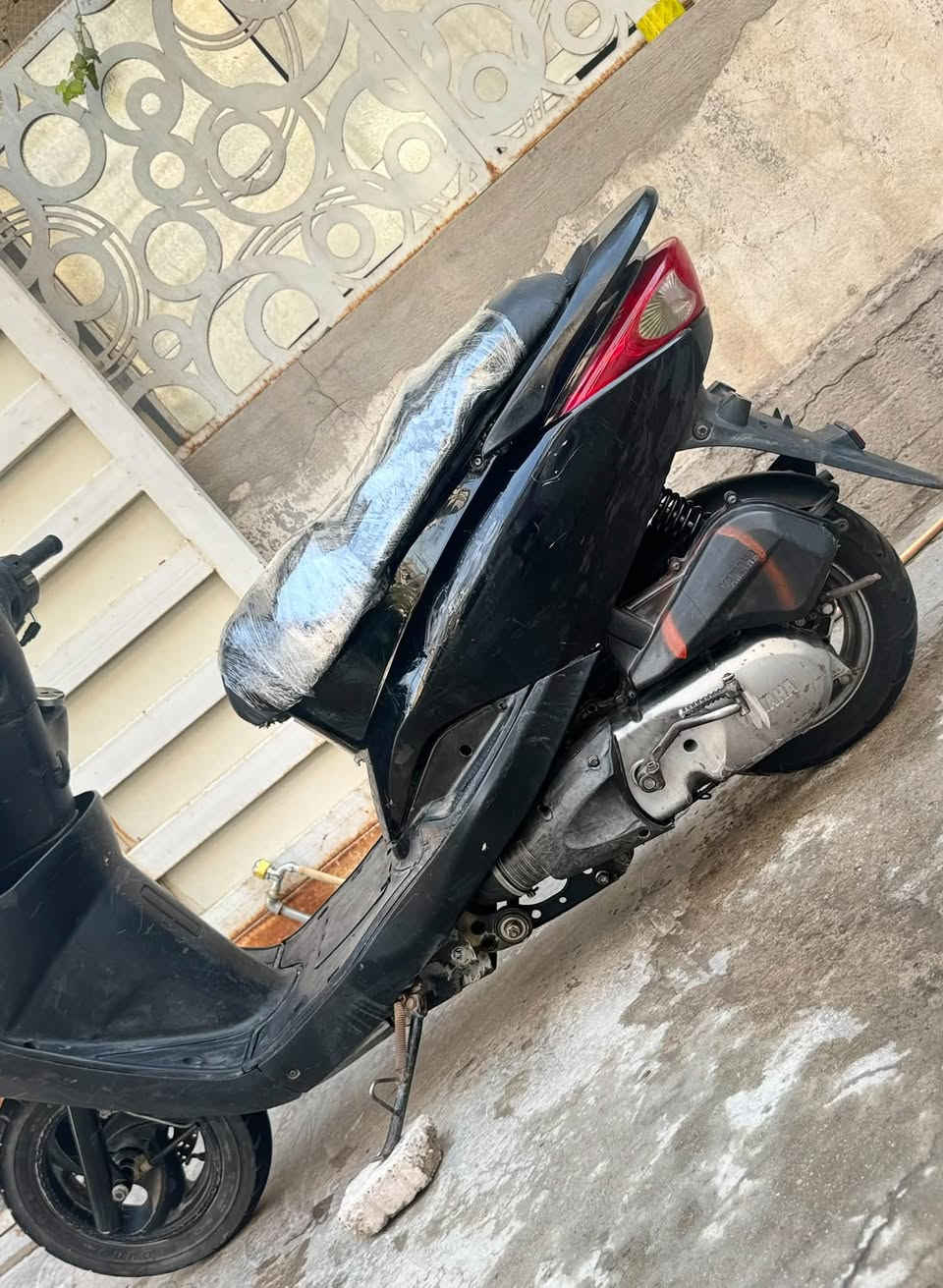 السلام عليكم
للبيع بريز نضيفة مثل متشوف
كفرات بلادية مكينة بلادية 
بحالة جيدة
لادخان ولاتبخير
نقص باتري+اشارة يسرة 
سلف شغال بشرط فاحصة
نكرة هندر كابريتر بلادية بشرط
دراجة حلوة مرتبة
سعر480الف
بيها مجال بس مو هواي
عنوان/الاعظمية/قرب ساحة عنتر
ملاحضة مكلف بلنشر
***********
غير متواجد فيس
