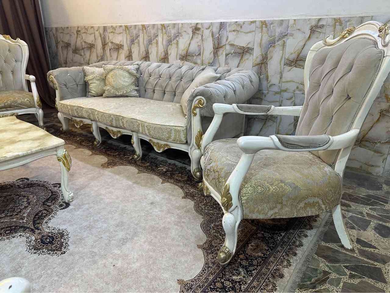 تخم تركي اصلي خشب زان عشر مقاعد مع وسطيه مكانه المنصور بغداد, العراق
