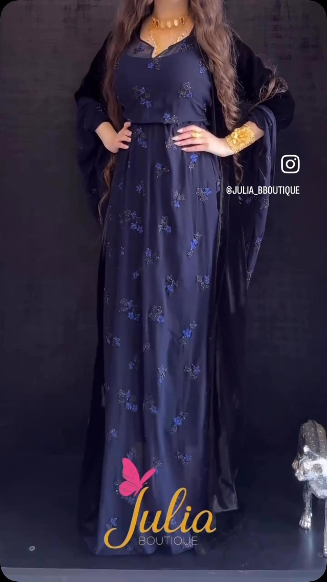 

نص مكتوب في الصور:
- @JULIA_BBOUTIQUE Julia BOUTIQUE