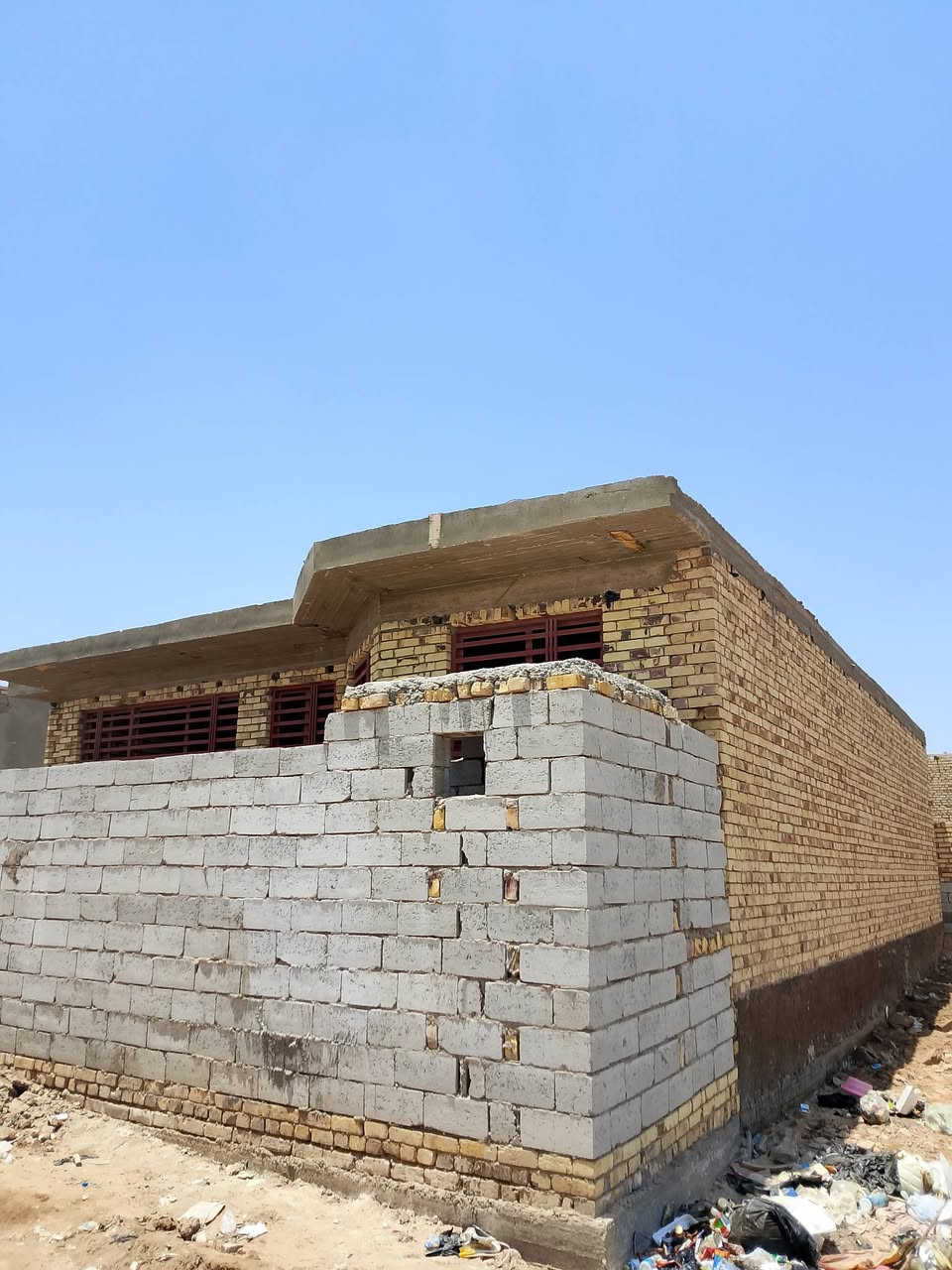 هيكل لبيع زراعي حي الجامعه شارع 20 مساحته 250متر غرفتين صاله برانيه مطبخ صحيات كراج طارمه حديقه اي استفسار عل هذا الرقم *********** اذا اكو بيت كامل اراوس
