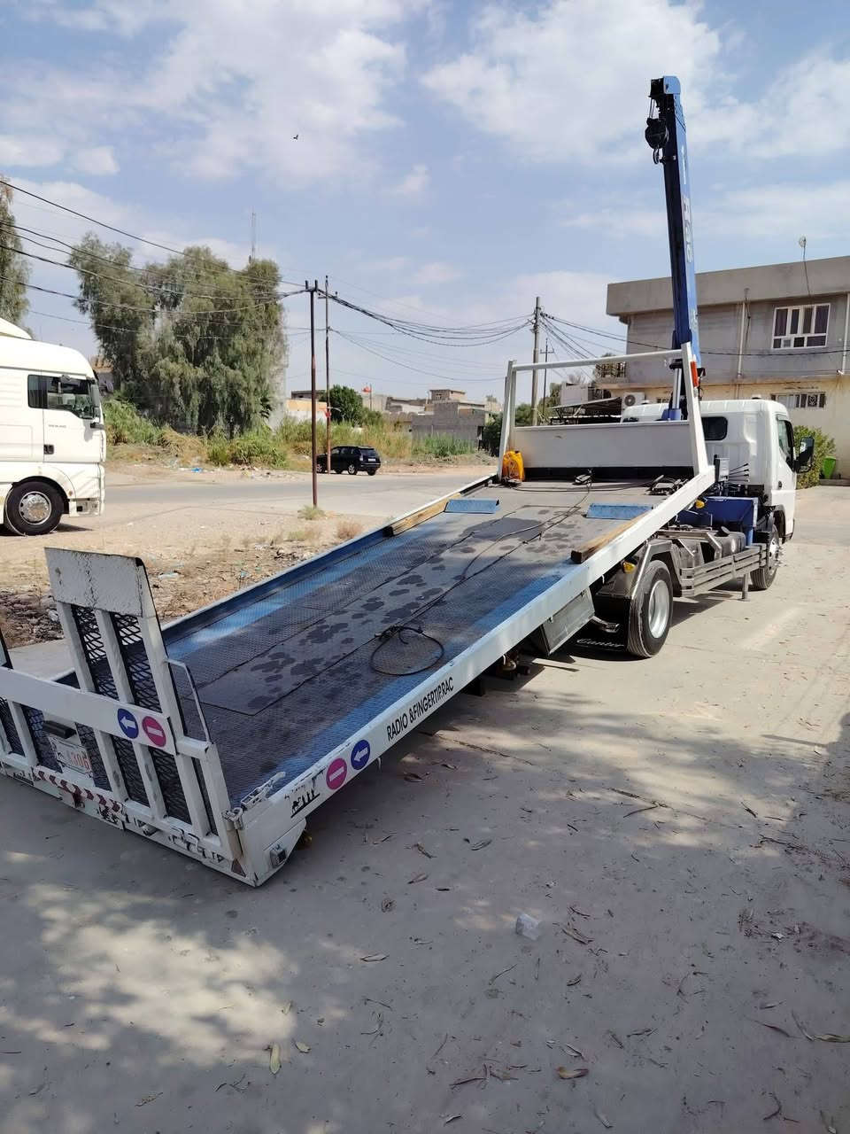 للبيع كنتر
كرين فلات نزال
موديل 2013
كرين Rak
2طن 900مخالف
3سلايتات ريمونت 
بودي نزال ياباني ريمونت 
سياره بمب نوزل 104
طول البدي 5متر 65سانتيم 
عنوان ديالى 
رقم الهاتف ***********
