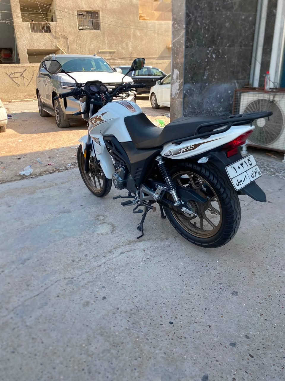 دراجه rkدراجه جديده بمعنه كلمه كلش جديده ماشيه ٣ الف نزلتها وره سبوعين نكلبت بيها تشخطت شخوط بسيطه وتركتها لهاذ ليوم دراجه اي نقص مابيها ولا قطعه مبدله فقط شخوط رقم اربيل تحويل شوكت متريد دراجه نزلها ٣ملاين اله ٥٠ رايدها ب٢٣٠٠ ماكو هيج جداده بهيج سعر  مكاني بغداد الدوره ***********
