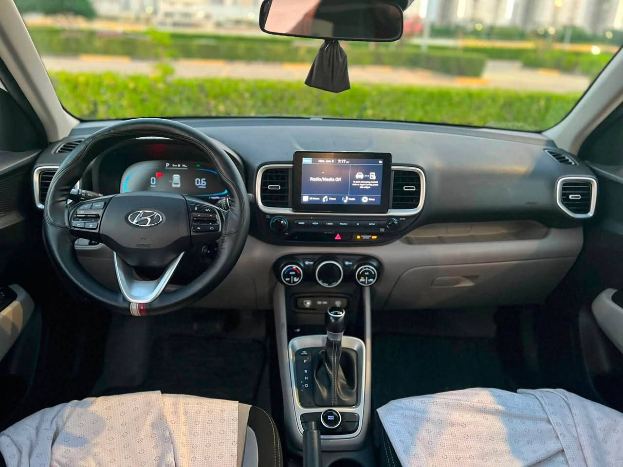 Hyundai Venue Model 2023
31,000km ڕۆشتووە
٢ پارچەی بۆیاخ بێ ناو گرتن ڕەسمی دەعمەکەی داندراوە
فول فول مواصفات 
گێر و مەکینە و کارەبایی و هەموو گیانی بەشەرت 
ژم:***********
***********
شوێن سلێمانی.
نرخی ١٢٨ گەڵا و مەجالێکی زۆر کەم السليمانية, العراق
