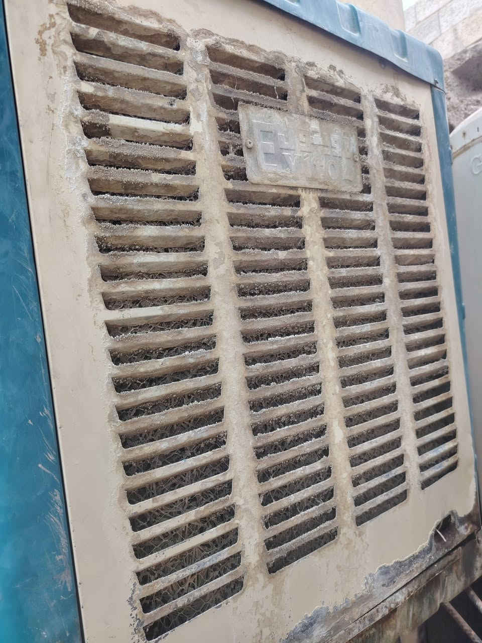 مبردة مثل ماموضح بصورة كشر تعبان بس ماطور بلادي نحاس سرعتين شغالة ب٥٠وبي مجال وهاي رقم ***********عنوان فيلق

