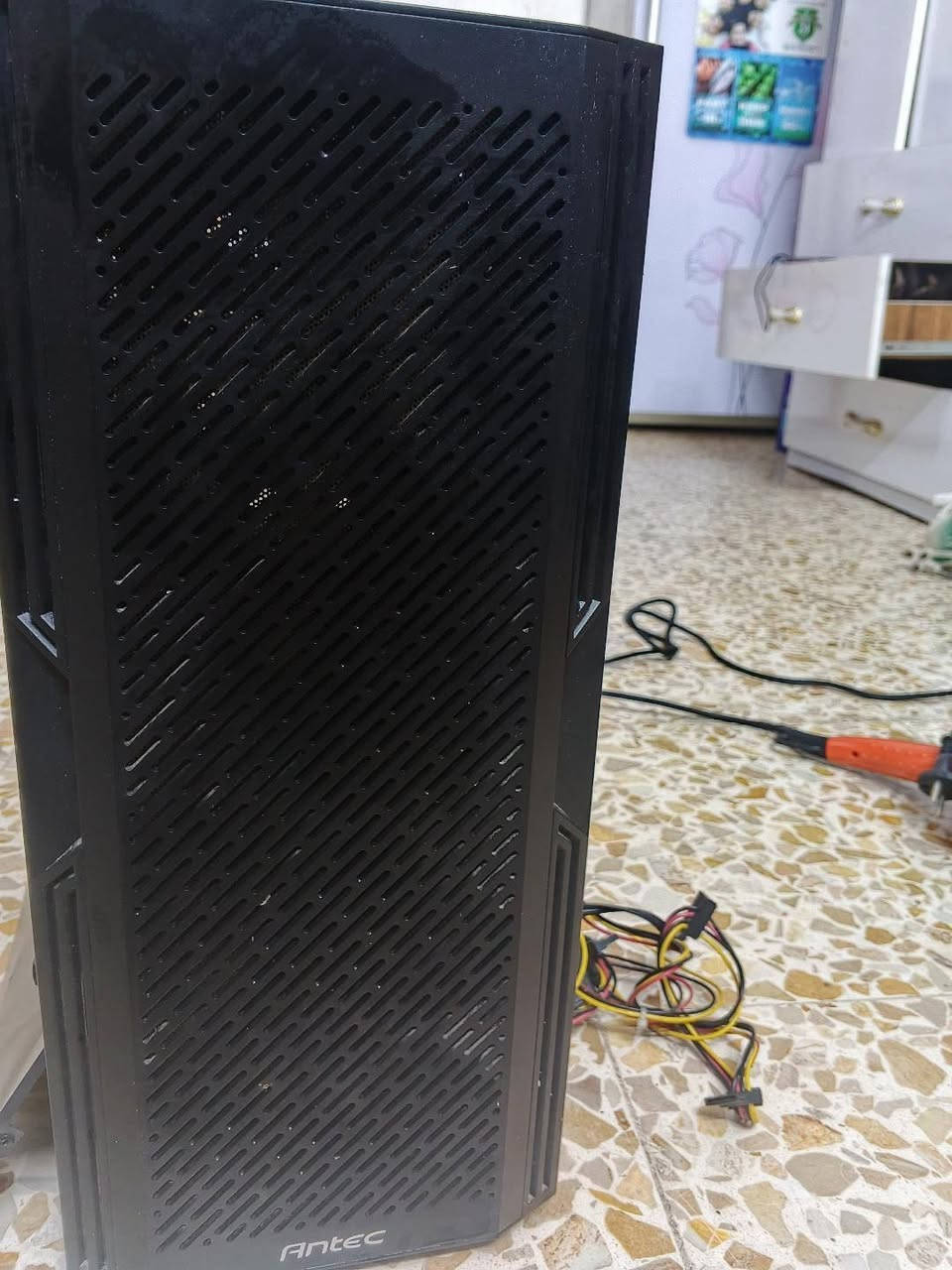 سلام عليكم شبابنة الطيبة شونكم....
عندي حاسبة للبيع مواصفاته كالأتي :
------------------------
المعالج: Intel Core i5-9400F 

كرت الشاشة: Gigabyte RTX 3060 Ti 8GB 

اللوحة الأم: ASUS TUF H370-PRO GAMING 

الرام: 16GB DDR4 

التخزين: SSD 128GB + SSD 1TB 

الشاشة: MSI G272QPF، 27 بوصة، 2K (2560×1440)، 165Hz، استجابة 0.5ms 

النظام: Windows 11 Pro

الملحقات:
سماعة Logitech G Pro
UPS Falcon 1500VA

كيبورد ميكانيكي Machenike K500 

ماوس Fantech
------------------------
حبايب التجميعة كلهة بسعر 1.150.000 وبيهة مجال بسيط
------------------------
الأستفسار على هذا الرقم ***********
