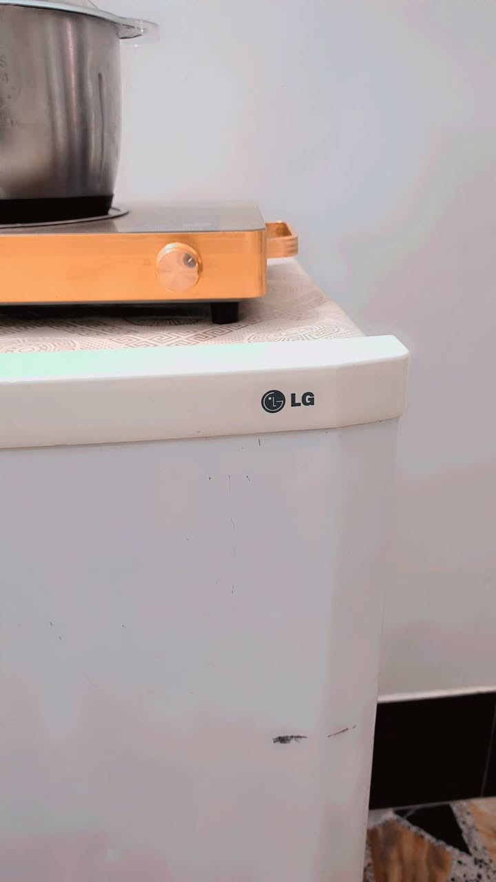 السلام عليكم عندي هاي ثلاجه هيه ثلاجه وهيه مجمده عاموديه ارتفاع متر ونص نوعية LG جدا ممتازة بعدها على وضع اشركه ابد مطابه مصلح سعر 100 الف وبيه مجال مكاني تأميم ***********

