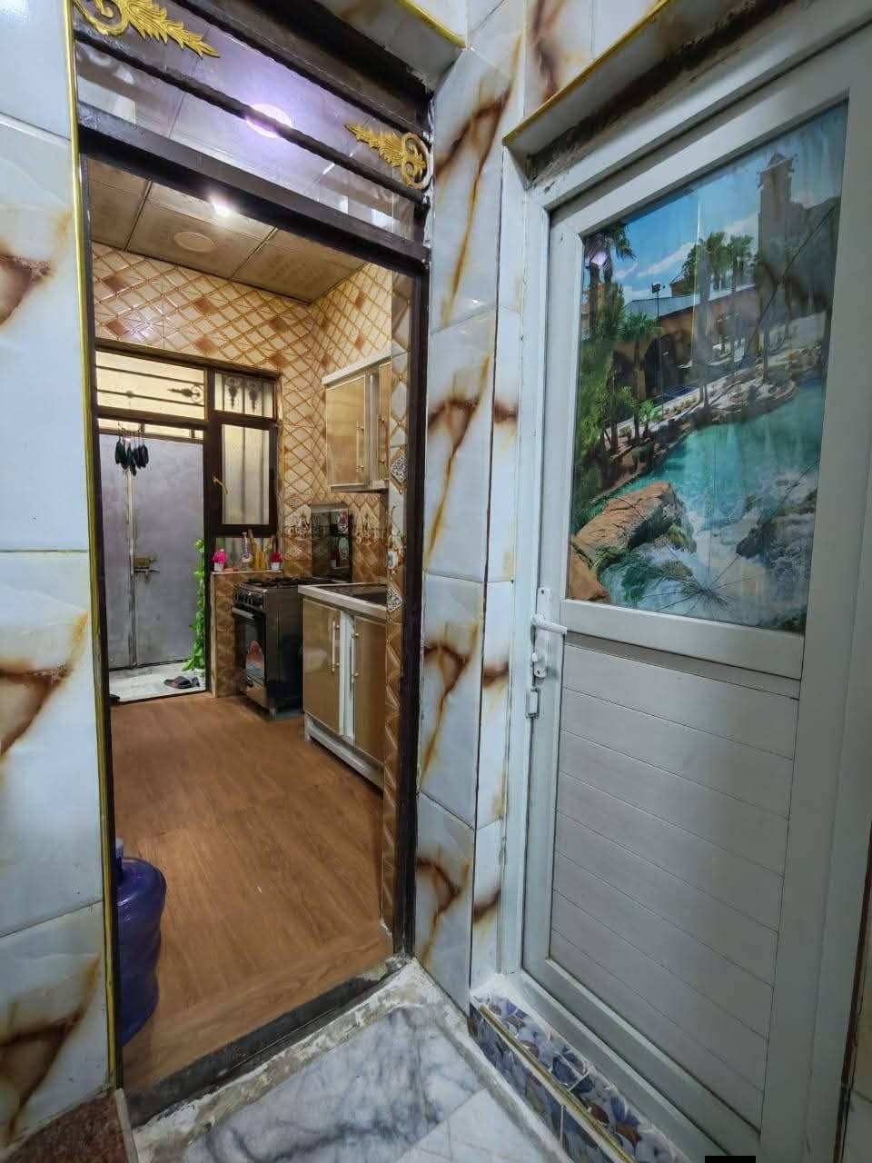 بيت للبيع طابو زراعي إقرار محكمه   جاهز  للسكن //  مكانه كوفه جسر الإمام علي علوه الفحل مقابل مدرسه عبد الله بن الحسين الاهليه تعبر التبليط الجهه الثانيه المقابل المدرسه تمشي مسافه تلكه مولده هوه مسافه عن المولده //مساحته ٥٥ متر طابقين  بيت حلو ودرجه اولى جاهز من كل شي الأساس صب والسقف صب غرفتين  واستقبال وصاله// طابقين الطابق الاول غرفه واستقبال وصاله ومطبخ وصحيات والطابق الثاني غرفه وصحيات سويت كامل // البيت كله كاشي وسيراميك وحداديه درجه اولى للشراي للإستفسار الاتصال على الرقم      *********** يوجد واتساب النجف, العراق
