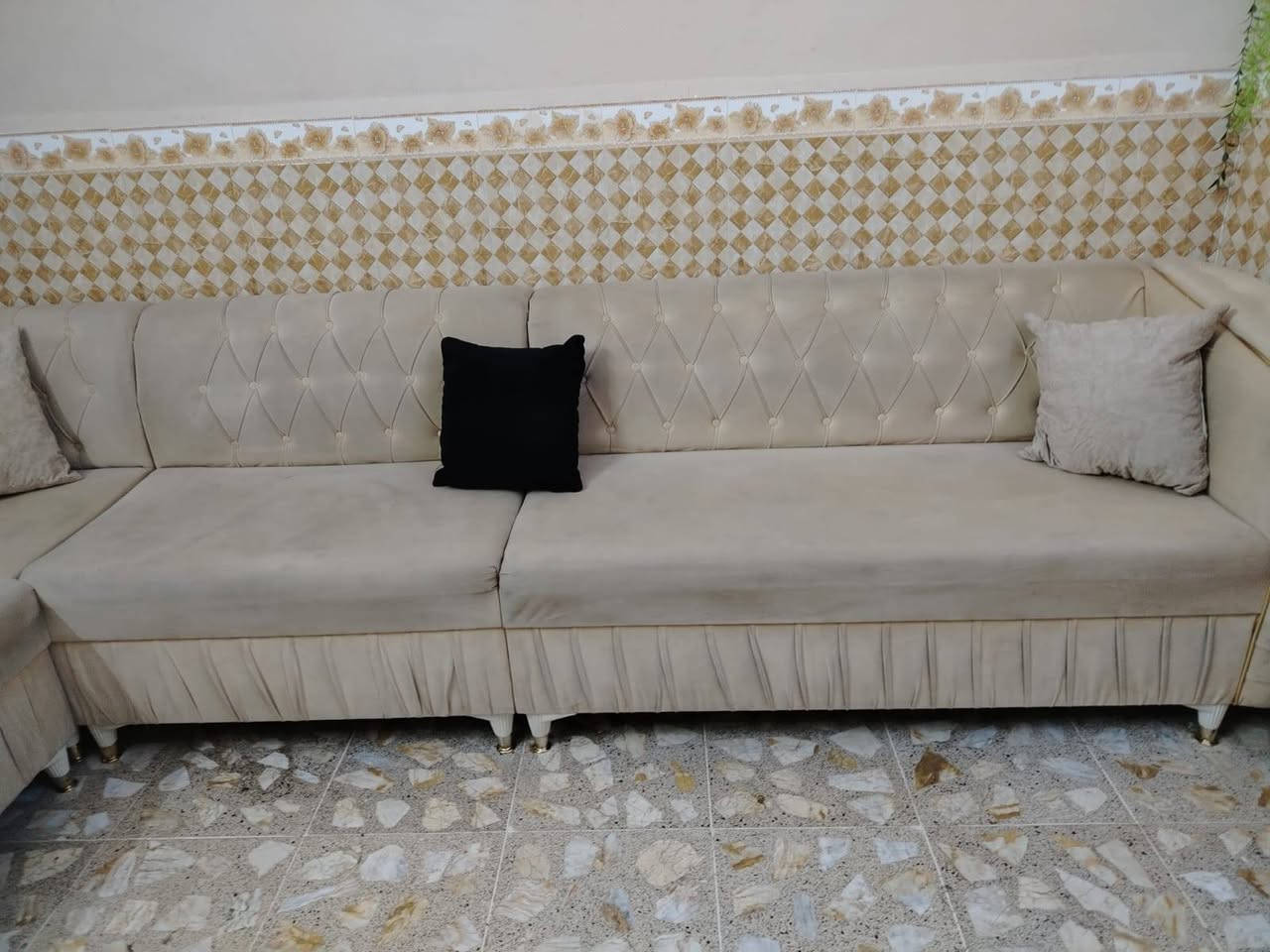 سلام عليكم ديوان شغل ايد كلش كلش نضيف سعره 275الف بيع مستعجل ***********
