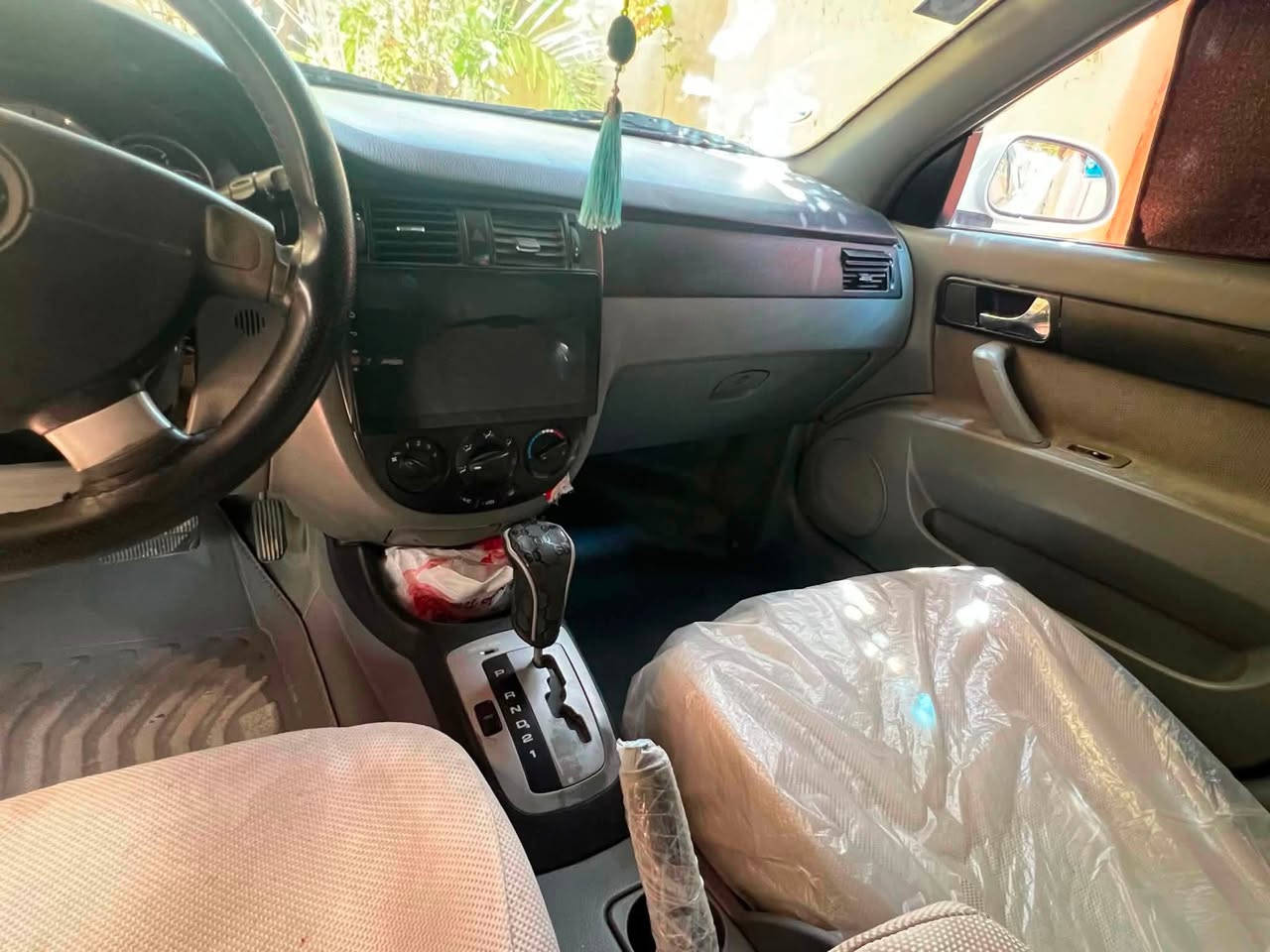 سيارة جديده ونضيفه ومرتبه
تخم تاير جديد اسبير مانازل 
دبلات لاويات حداديه جديده 
كشنات جدد شاشه وكامره جدد 
تحكم بالمري إشارات كهربائية كله شغاله ماتتعب ابد بيه 
الديوانيه مركز *********** 
سعره 92 وبيه مجال
رقم قادسية انكليزي
خاص ماعدي اتصل وتدلل
