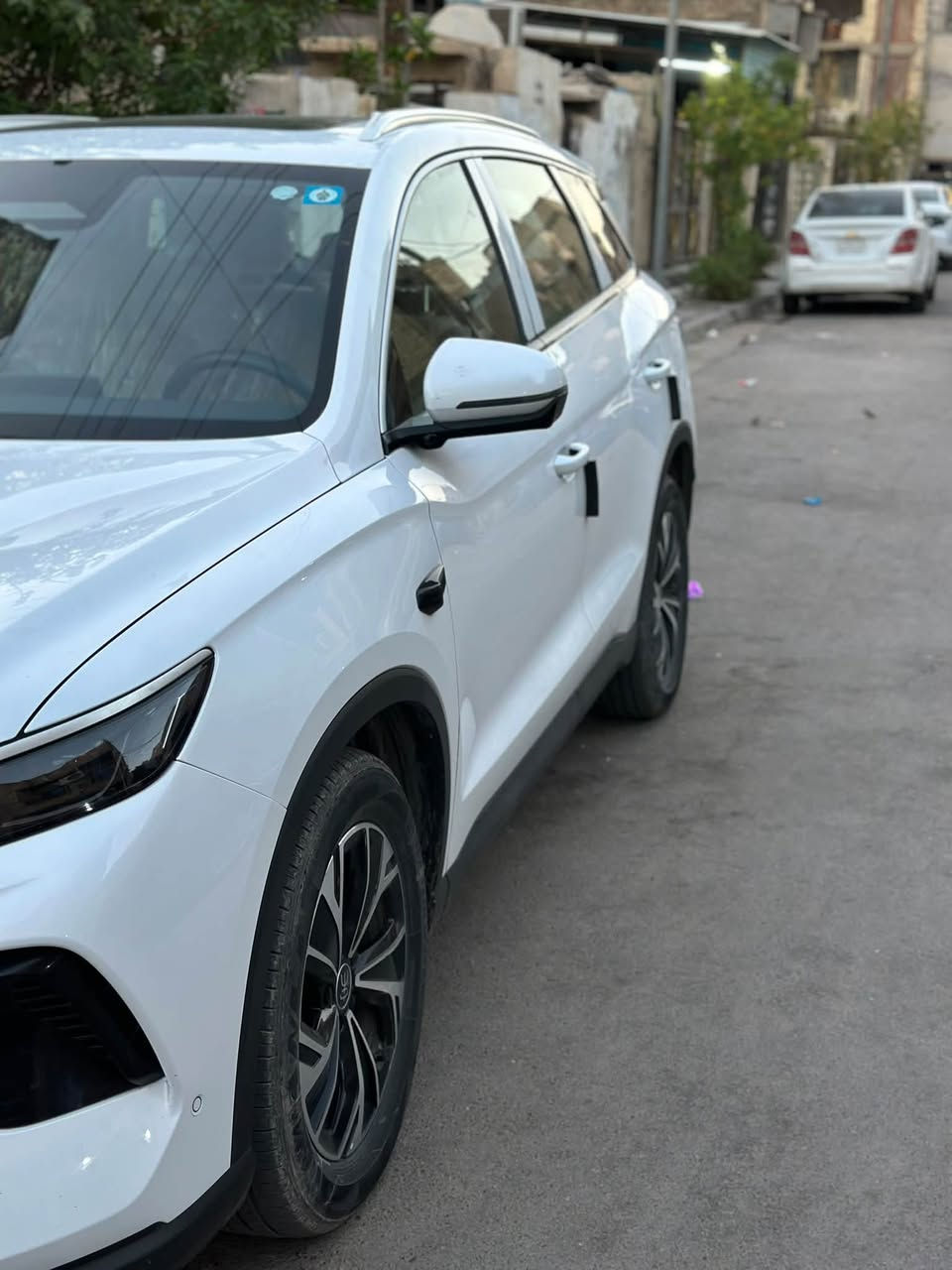 Byd سونك برو فول
سقف بونراما 

لد داخلي متغير بلادي 

١٣ كامرة 

فول رادارات +حساسات 

قيادة ذاتية 

اوتو بارك 

مري شفط واشارة 

صندوق كهربائي شفط 

مكفولة من كلشي 

ماشية ١١ الف الكلي 

جديده بعده بيها خام الشركة 

السعر ٢٨ مليون و٣٠٠ 

مكاني بغداد حي العامل

باسمي السيارة تحويل ثاني يوم 

***********

