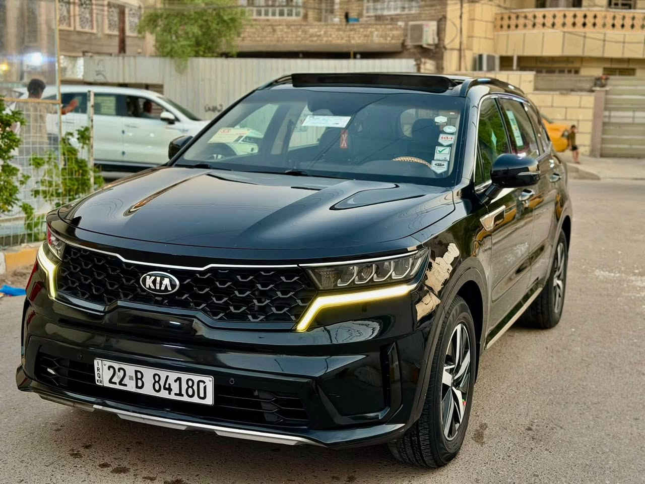 كيا سورنتو برستيج 2022 وارد امريكي 
سياره حادث جاملغ وبنيد امريكي فقط 
فول 1/1.  بنوراما   
#سعر 185 وبيها حك جيه
مقاعد جلد VIB ملكي 
محرك 4 سلندر 2500 
رقم اربيل تحويل ثانيوم 
المواصفات
عدادات شاشة دجتل
-داخل ملكي مطعم بصاج 
-كشن امامي كهرباء
-تدفئة تبريد المقاعد الامامية  
-شحن هاتف واير ليس 
-نقاط عمياء 
-  4 رادارات  
ويل 18 بلاك توب 
حساسات خلفية 
حساسات جانبية  خمس كامرات محيطه
تحديد مسار 
قيادة ذاتية 
صندوك كهرباء 
بصمة تشغيل وابواب 
نظام ترحيب خارجي عند الاقتراب من السيارة 
بك لايت لد 
4 انظمة قيادة سبورت سمارت ايكو كومفورت 
وقوف تلقائي خلفي 
وقوف تلقائي امامي 
وقوف تلقائي جانبي  
سايد بريك بصمة
اوتو هولد وقوف ذاتي لفترات قصيرة 
تبريد منفصل مناخي  
نظام قفل الابواب والزجاج لحماية الاطفال 
نظام نزول المنحدرات 
نظام ملاحة GPS 
لايت زينون 4 عدسات LED
تشغيل عن بعد 
شاشة Apple Car play شاشات خلفيه بلاديه 
الانارة الداخلية LED 
مثبت السرعة Cruise
المودات والأوامر الصوتية
فحص أنظمة السيارة 
حساسات ضغط اطارات 
مقود جلد حياكة
تبريد شاشة
قطعتين تبريد 
ABS نظام مانع الانزلاق
شارة في المرايا الجانبية
 مخارج منفذ الطاقة 
ا  Bluetooth / USB 
السعر 185 وبيها مجال حك جيه
مكاني بغداد 
لاستفسار ***********
