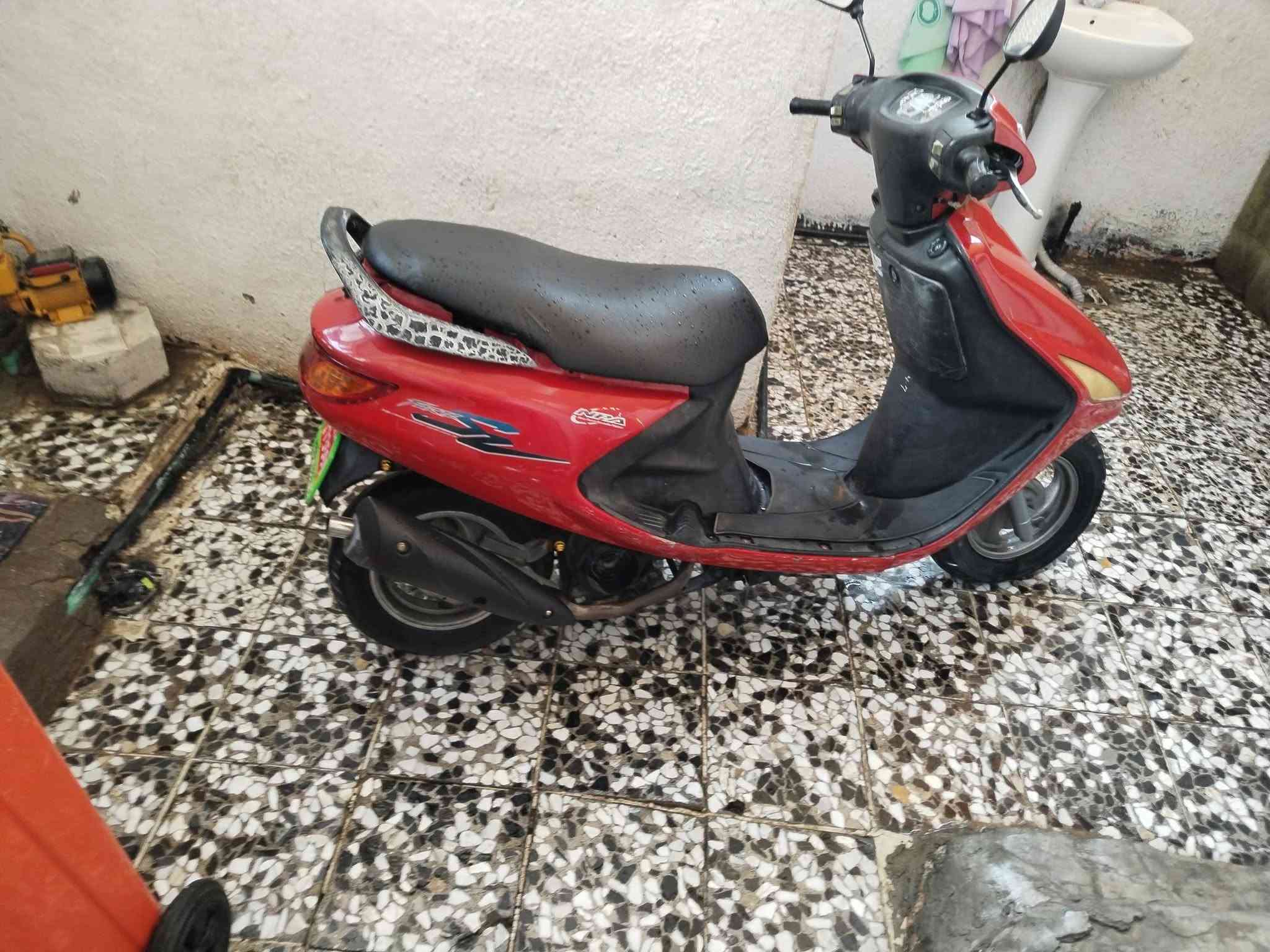السلام عليكم لبيع فراشه مكينه حلوه ناعمه شلعه تخبل معدل حلو تايرات جدد كهربائيات كله شغاله ماناقصه أي شي نكره سلف بكل وقت السعر ٣٥٠ وبيه مجال قليل مكاني كوفه حي ١٧ تموز *********** مفتوحه الدراجه وجاهزه من كلشي
