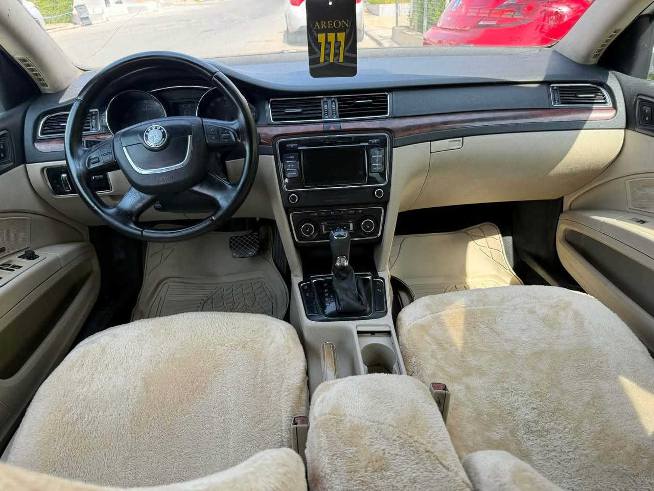 سكودا يوبر بي موديل ٢٠١٢فول فول مواصفات مكينه ٢٠ سياره كي زور جوان و بي كيشه يه به شه رتي هه موو شتيك ديفروشم حيزام صبوغه لو جواني داخلي نيه ليدراوي نيه كيرو مكينه و تحويل بناو كردن بشرت سعري63ورقه و مجال *********** أربيل, العراق
