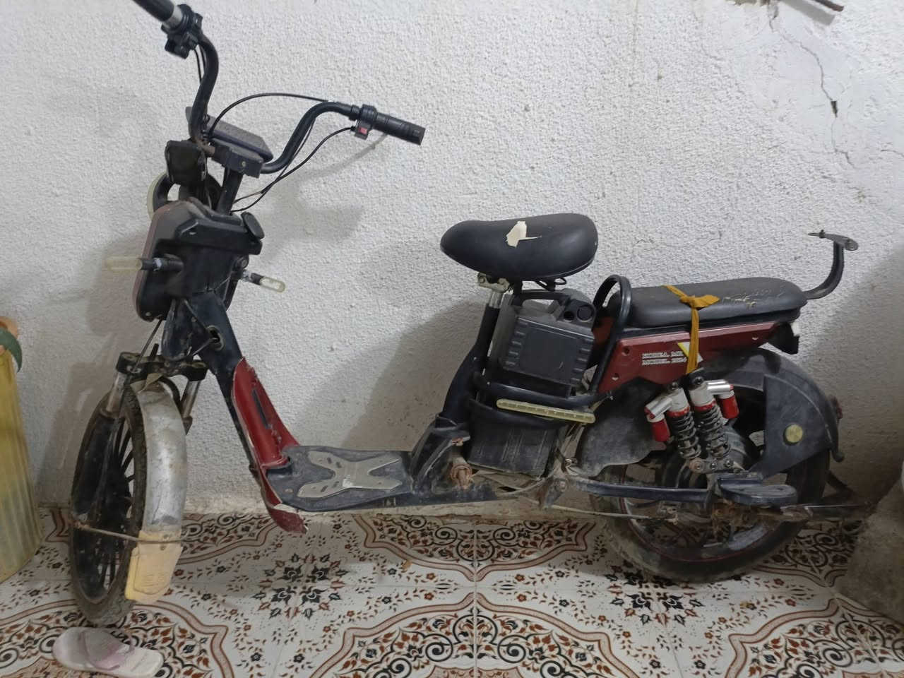 سلام عليكم دراجة جديدة موديل ٢٤ جديدة بطاريات هابطة تمشي بس شي قليلة شغالة كلها ريمونت اشاير لايت تايرات جديد  كهرباىيات كلة جديد مكاني خالص هبهب سعرها ١٢٥  وبيها مجال  ***********
