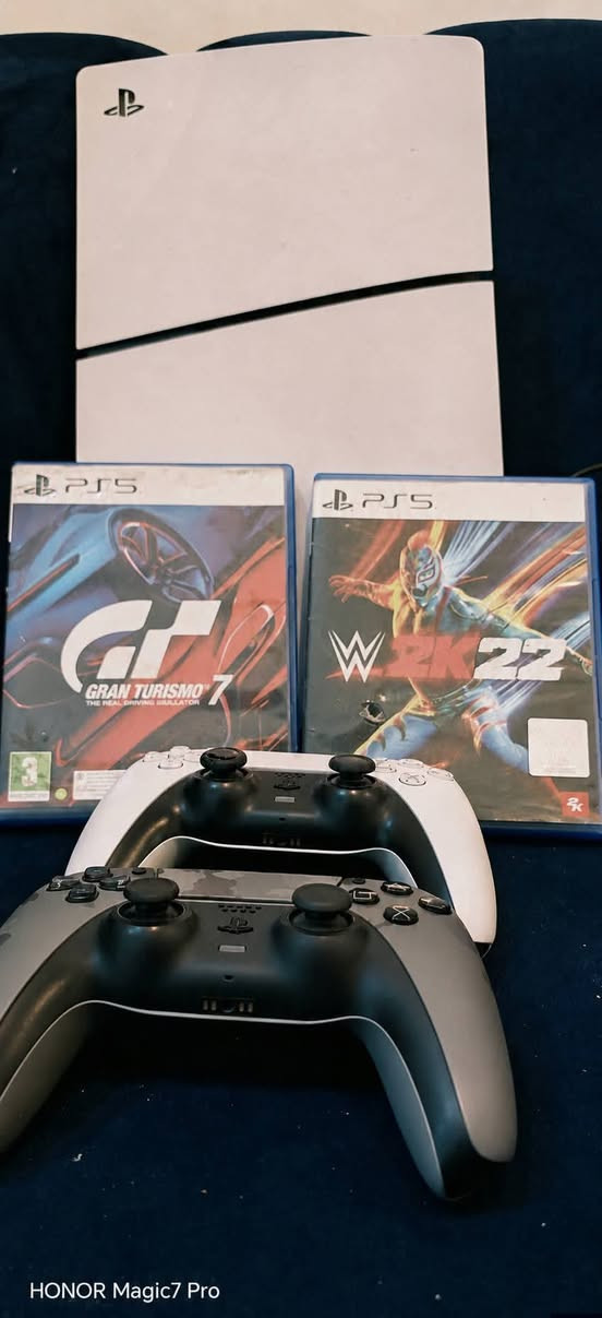 سلام عليكم اخوان play5 للبيع ويا كامل ملحقاته جديده استخدام جدا جدا قليل  السعر 575 الف مستعجل عل بيع تواصل وتساب ***********
