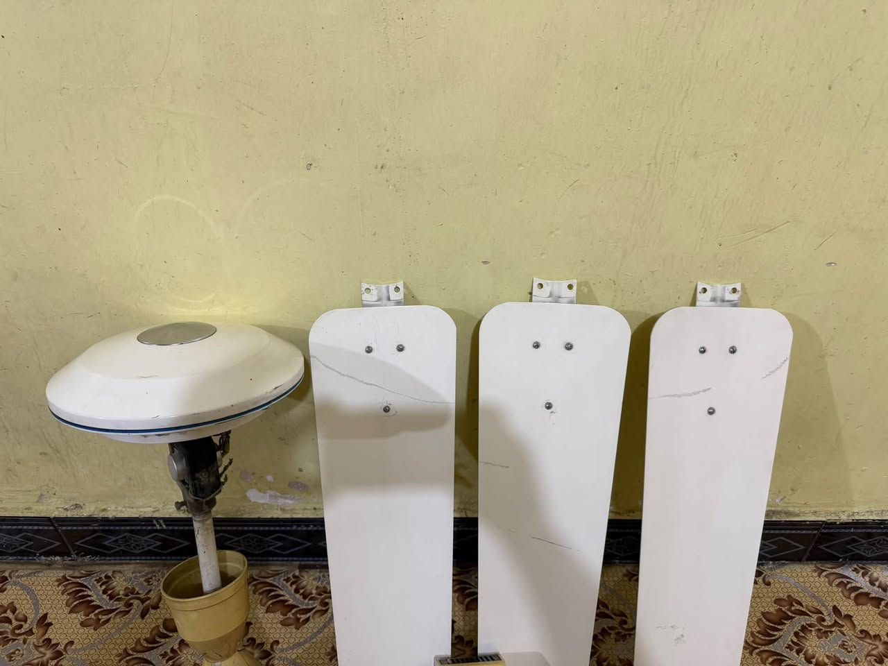 مروحة سقفية • صنع هندي • بصرة