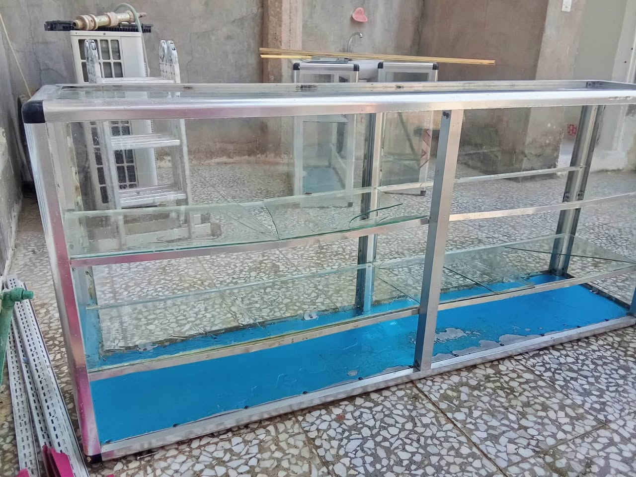 سلام عليكم
ميوزه 3 
1 ارتفاع 90 وطول مترتين 
2 عرض متر وارتفاع 90
3عرض متر وارتفاع 90
للستفسار ***********
مكان نجف
