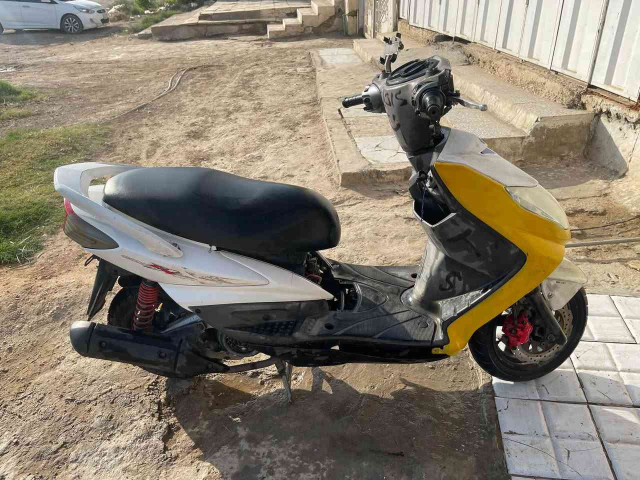 سكنس فحل   للبيع او مراوس حسب القناعه 
 كهربايات لايت بك لايت اشاير. سلف هندر كله شغال. 
بريكات امامي دسك خلفي بنز كلهن شغالات. ما ناقصه شي 
 مكاني حله شارع ستين
