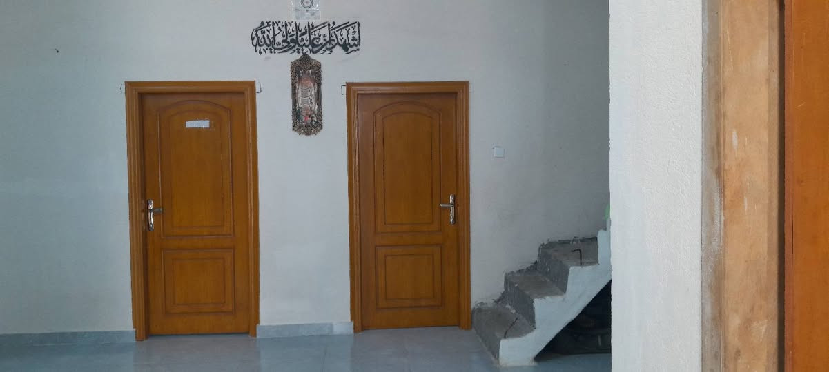 سلام عليكم  بيت للبيع دور الشرطه شارع القائد قرب البانزين خانه الكندي
رقم بل 74 طابقين  بناء البيت 2026
***********
