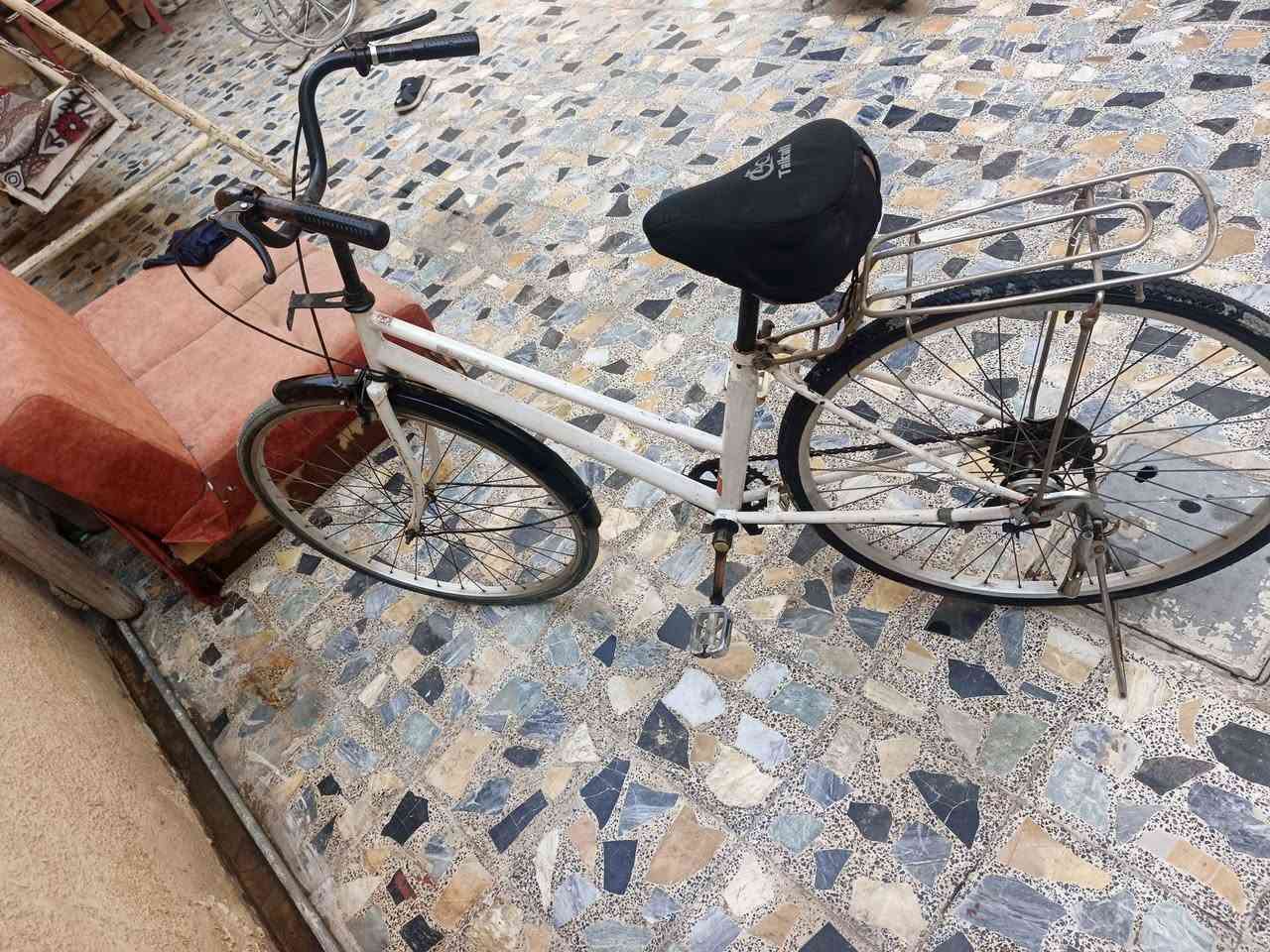 بايسكل عقرب أبيض قياس ٢٧ للبيع بسعر ٦٠ قفل
المكان حي الغدير كربلاء
رقم *********** كربلاء, العراق
