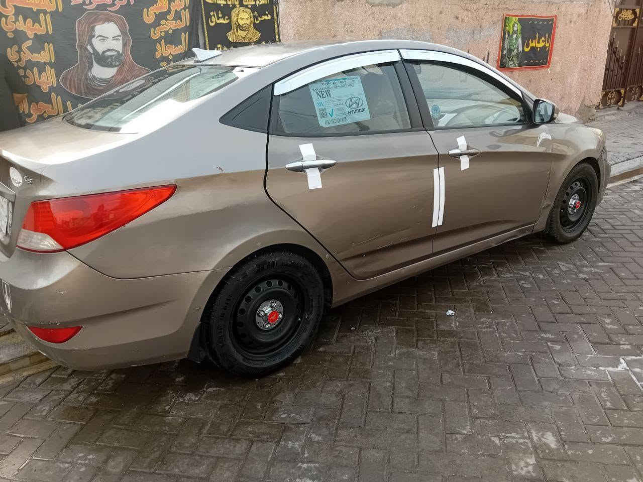 سلام عليكم عدي اكسنت خليجي مديل 2014 بيه كلير جاملغ لخلفي باقي بدون اي حادث واضح بل صوره مكينه دوش 1600 مكينه السعر 80 مكان سياره بغداد    ***********
