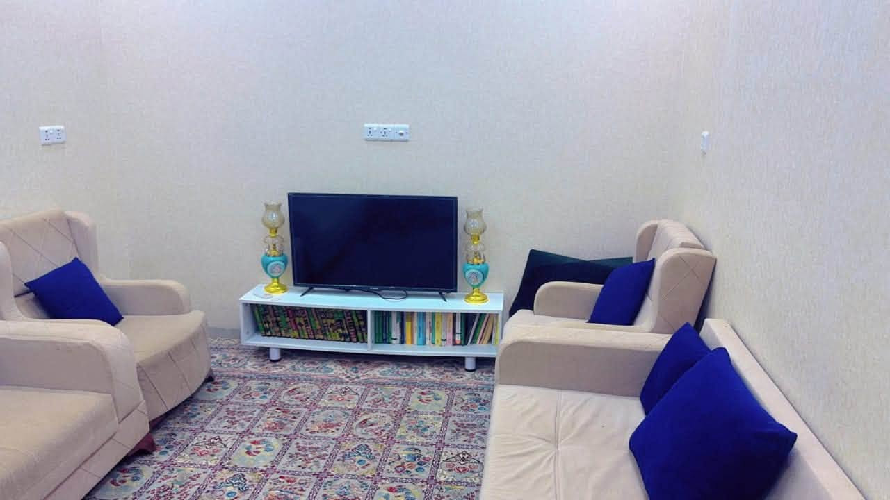 #دار_للــبـيــع  🏡🏠 طابو صرف💰 مطلوب مبادرة : 100مليون دينار
📅 التسديد الشهري: 438 ألف دينار
📍 الموقع: الديوانية - حي الزهراء الاولى، خلف مضيف الراجحي شارع 15 
📐 المساحة: 100 متر
🏢 البناء:   مسلح درجه اولى  

🔹 الطابق الأول:
• غرفة نوم
• صالة
• استقبال
• مطبخ
• مجمع صحيات داخلي وخارجي 
•ابواب قاصه
• كراج صغير

——————————————-
#متابعة_الصفحة
#نستقبل_جميع_عروضكم
———————————————————
🔺#للاستفسار الاتصال ع الارق 

سيد ليث  ***********📲
     
—————————————————————
او زيارة مكتبنا متواجدين 3 الظهر إلى 8 مساء  

🔺مكتب المسارات للعقار 
🔺العنوان:- الديوانيه - حي الزيتون - قرب شارع القوس
