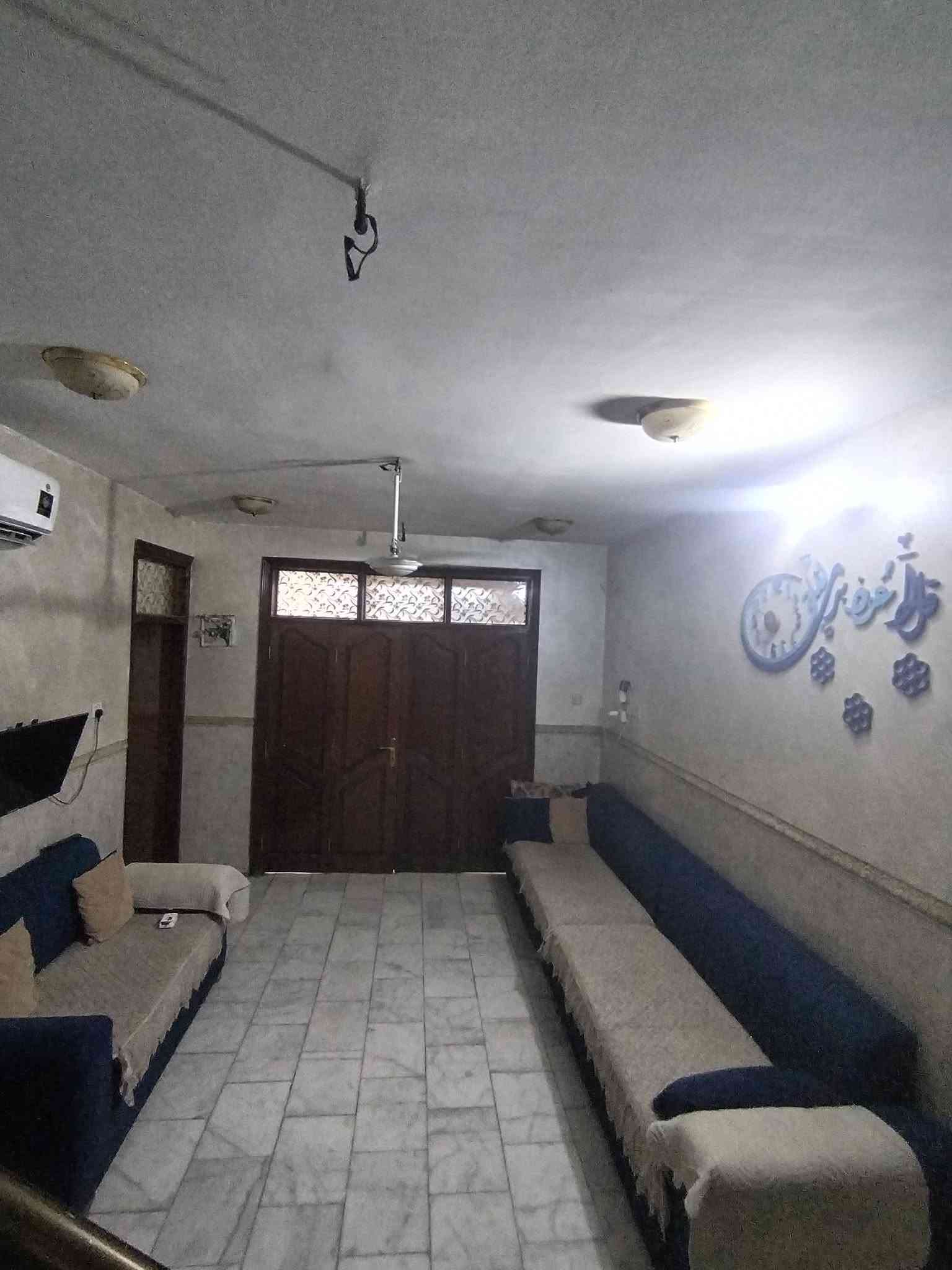 السلام عليكم يوجد بيت طابقين للبيع المكان المهندسين بشارع العميدي  مساحه البيت 140 متر طابوصرف البيت صاير ع ساحه البيت عالي عن  الشارع البيت جاهز مابيه كل نقص سنه البناء 2014 والبيت نطيف كلش) (الااستفسار الااتصال ع الرقم *********** بيه واتساب))
