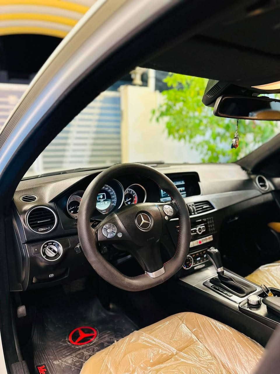 Mercedes-Benz C200 2012
-------------------------------------

#السعر : 134$ وبيه مجال بسيط

#رقم الهاتف :*********** 

#رقم السيارة : اربيل  

مكان السيارة : واسط/العزيزية 

-------------------------------------

سلام عليكم 

 للبيع  مارسيدس C200 موديل 2012 رقم اربيل سيارة خليجية   وكاله اربيل مكفولة بدون ضربة بيه صبغ قطعتين بدون دواخل سيارة فول مواصفات 

1_ بصمة تشغيل + ابواب 

2_محرك  +كير  مكفولات ⁦⚔️⁩

3_تبريد قطعتين+ثلاجة⁦❄️⁩

4_كروز سرعة🔒 

5_ داخل مشمشي بلادي ⚔️⁩

6_مراية داخلية+جانبة عاكسة ⁦🔍

7_تحكم ستيرن ⁦⚔️⁩

8_مري شفط 

9_انظمة قيادة  +سبورت + طبيعي 

10_انارة ترحيب💡 خارجية وداخلية ⁦⚔️⁩

11_شاشة اعطال

12ستيرن كهرباء  

13_ويل 17 بلادي +تخم تاير جديد   💡

14_جام اخضر ⚔️⁩ 

15_صدر امامي خلفي جديد

16_بردات خلفي 3 

17 دركة حرف D

18_لايت داينمك LED 

19_كشنات كهرباء +خزن ذاكرة 

20_بانوراما 

21_حساسات امامي خلفي 

22_كاميرا خلفية   

 

-------------------------------------
