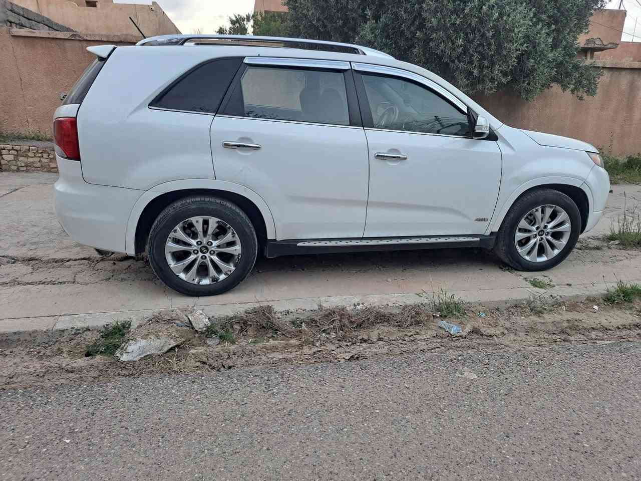 السلام عليكم
سورنتو وارد امريكي محرك ٦ سلندر موديل ٢٠١٣ 
السيارة Sx فوووول مواصفات رقم بغداد انكليزي بأسمي  
بيها ٤ قطع صبغ 
السعر 125 $ 
***********
